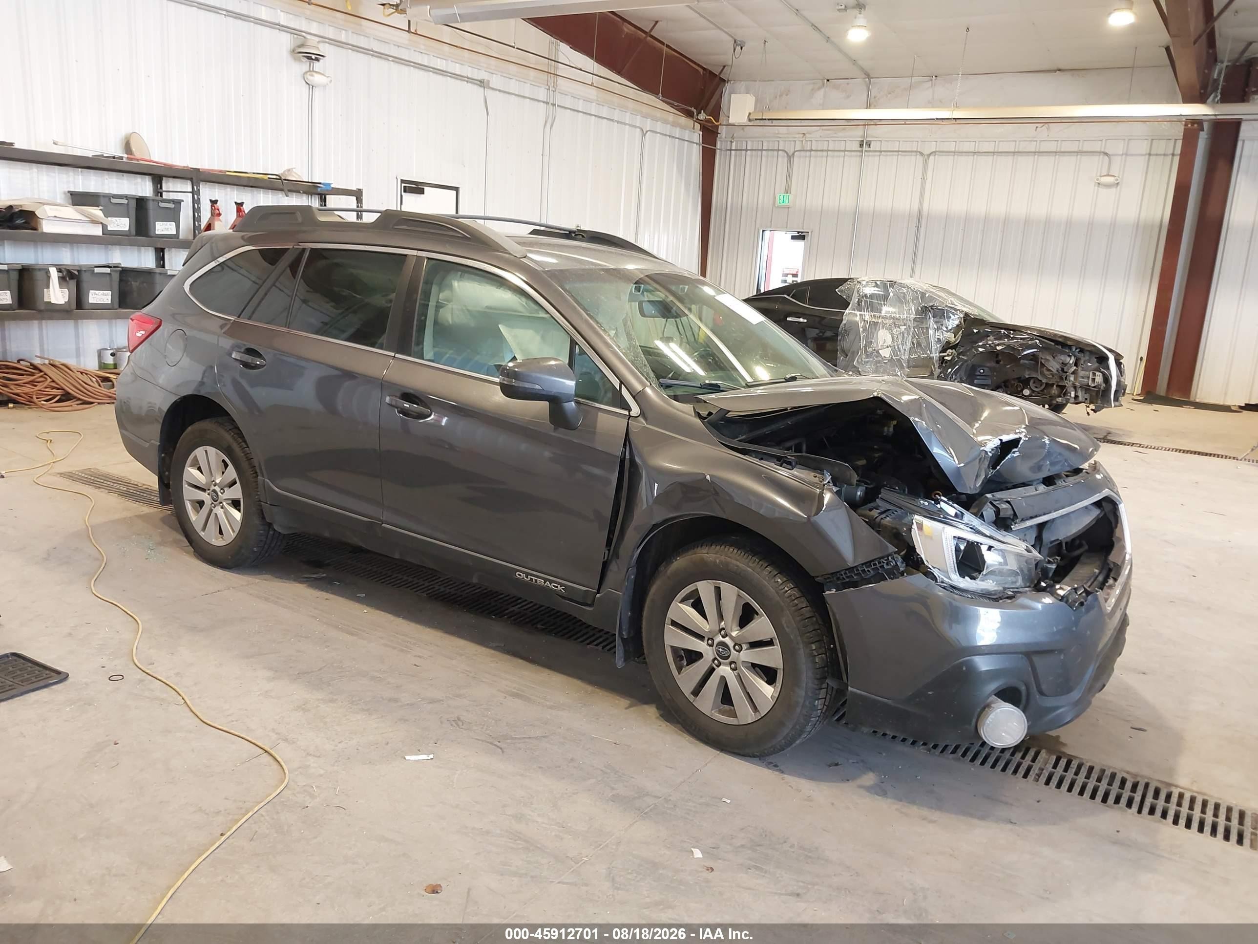 2018 Subaru Outback 2.5i Premium Gray vin: 4S4BSAFC9J3380719