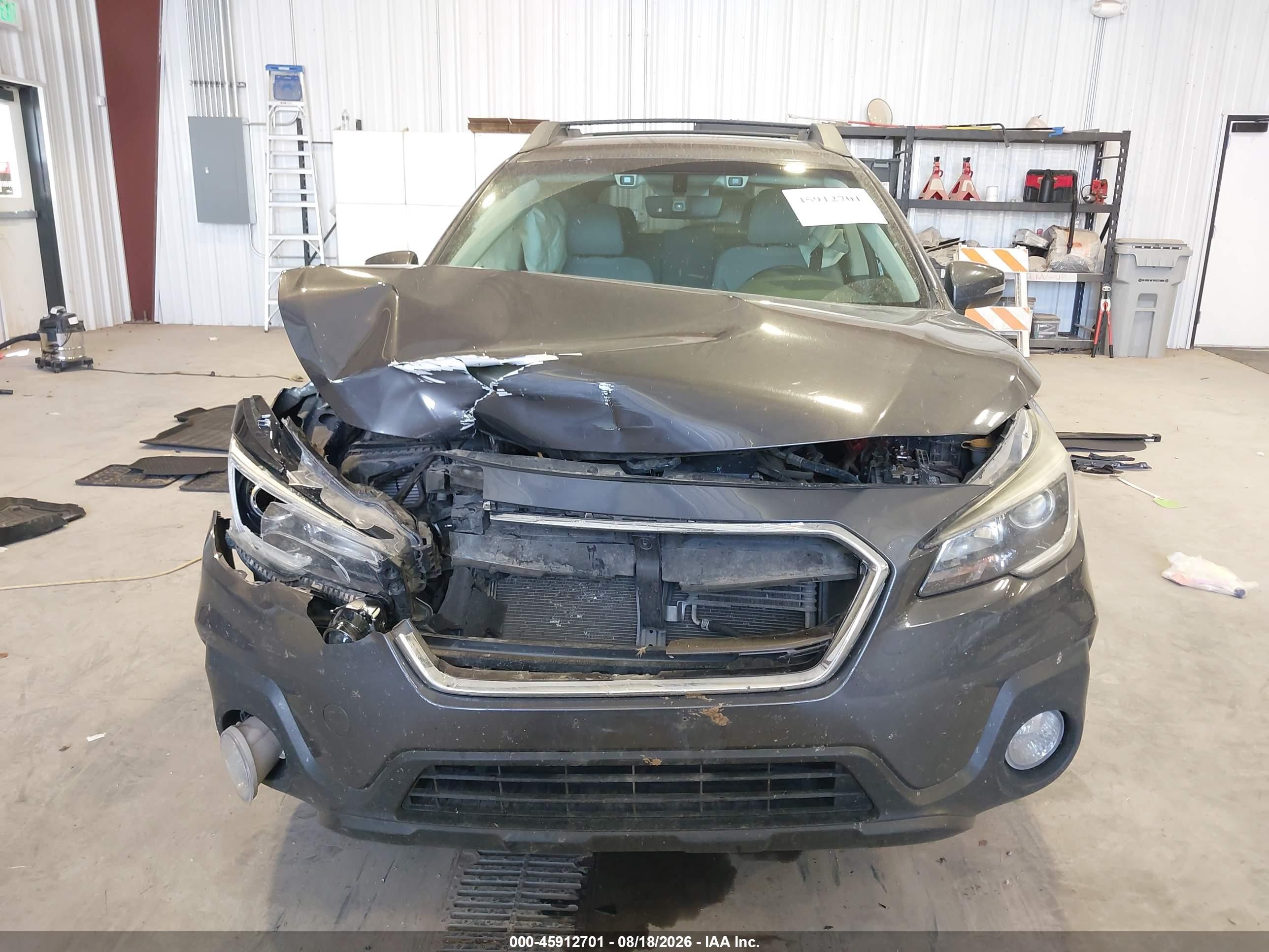 2018 Subaru Outback 2.5i Premium Gray vin: 4S4BSAFC9J3380719