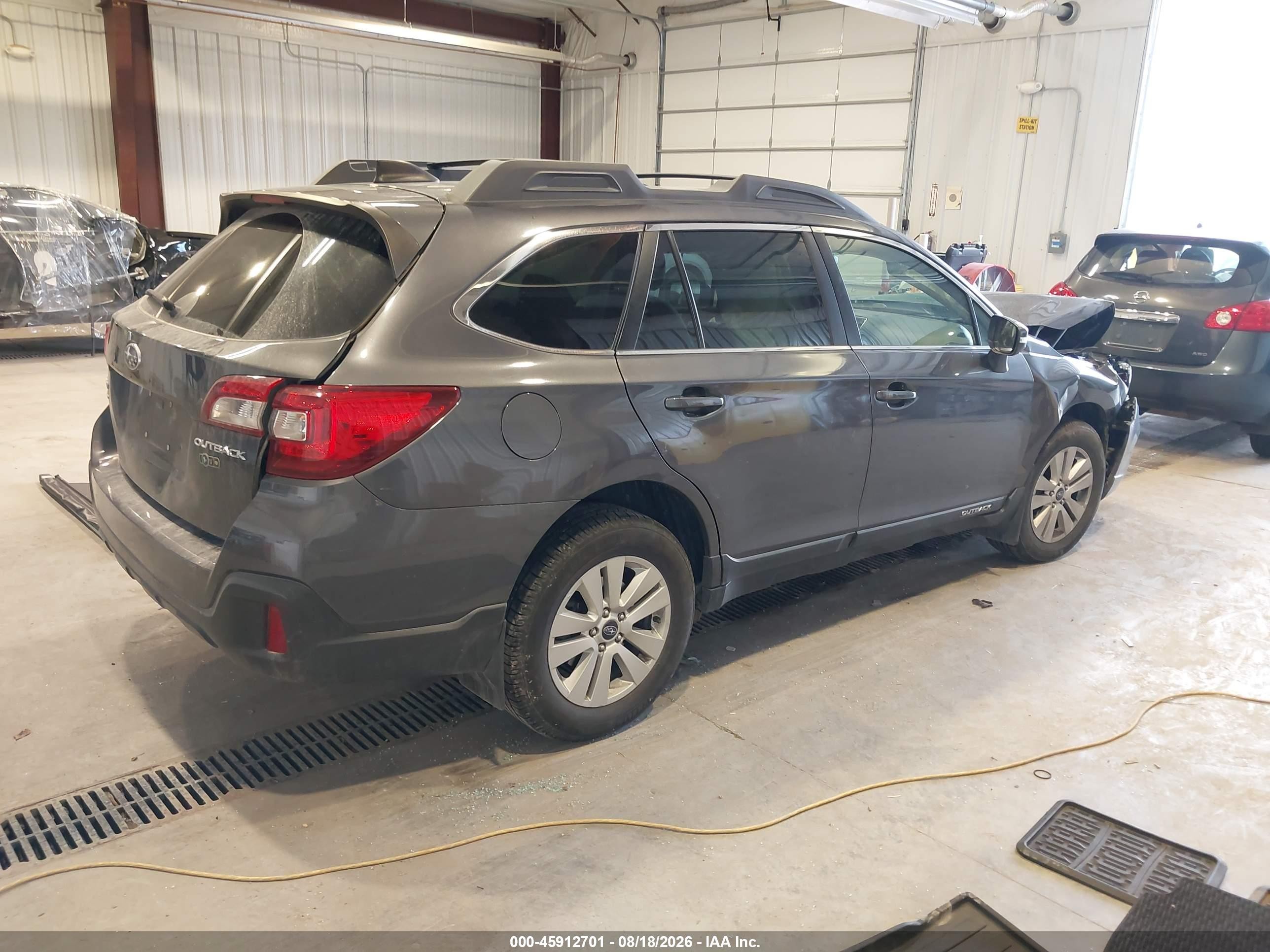2018 Subaru Outback 2.5i Premium Gray vin: 4S4BSAFC9J3380719
