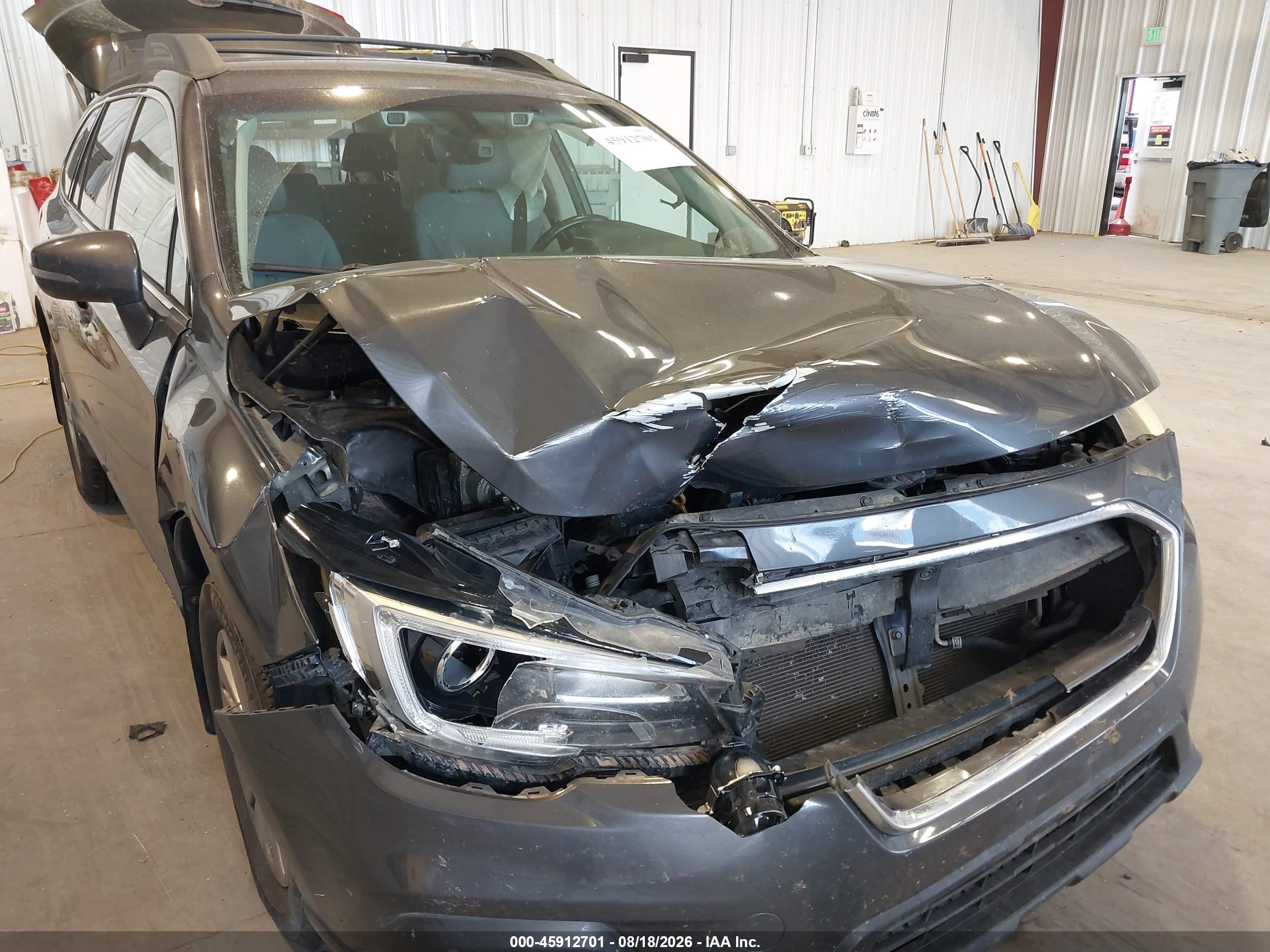 2018 Subaru Outback 2.5i Premium Gray vin: 4S4BSAFC9J3380719