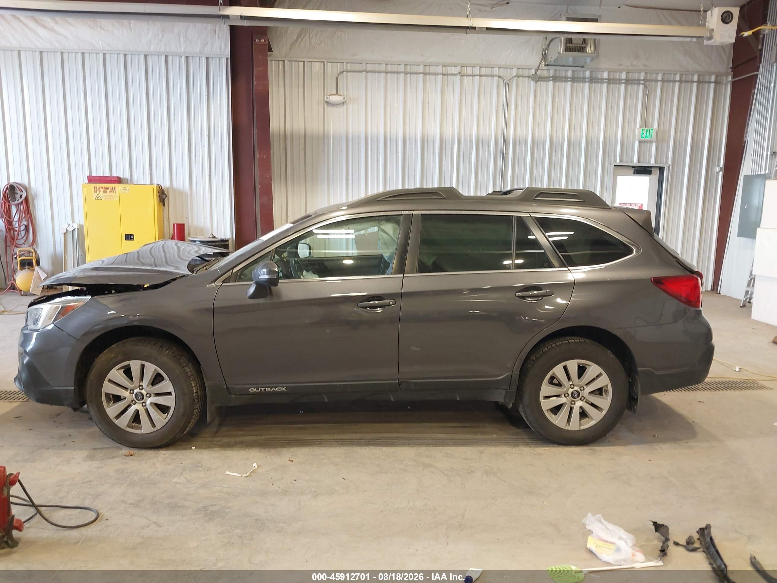 2018 Subaru Outback 2.5i Premium Gray vin: 4S4BSAFC9J3380719