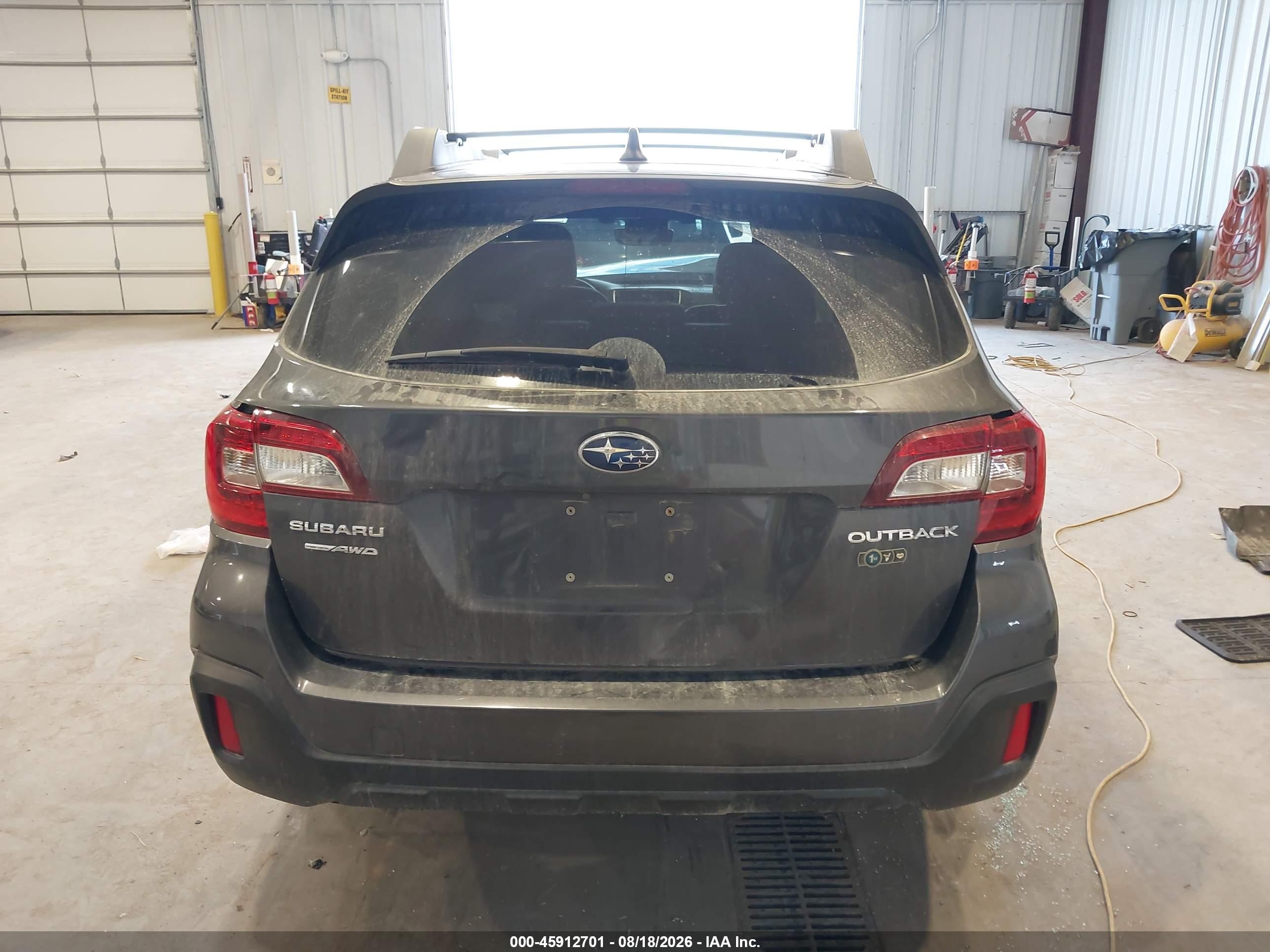 2018 Subaru Outback 2.5i Premium Gray vin: 4S4BSAFC9J3380719
