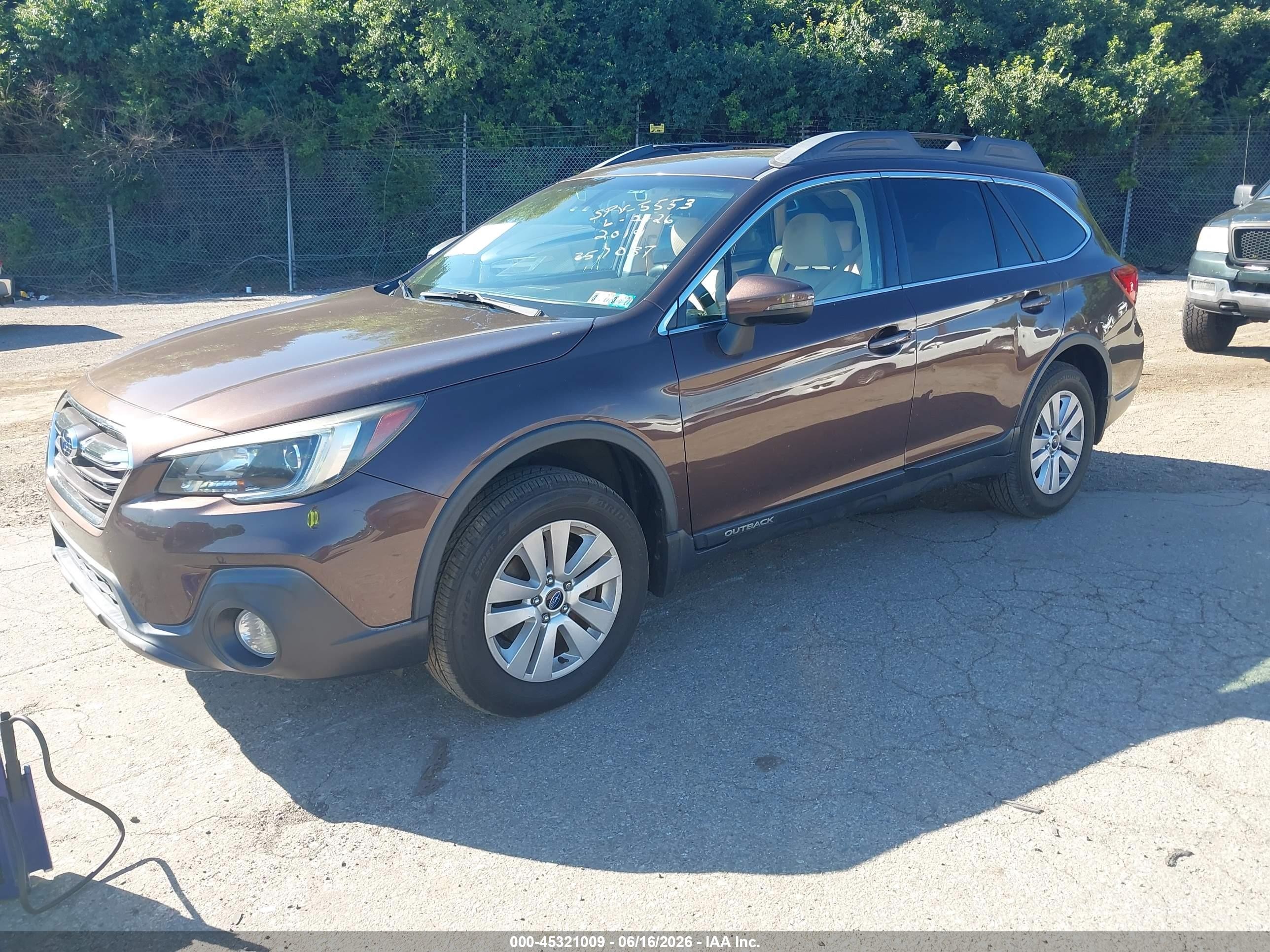 2019 Subaru Outback 2.5i Premium Brown vin: 4S4BSAFC9K3357037
