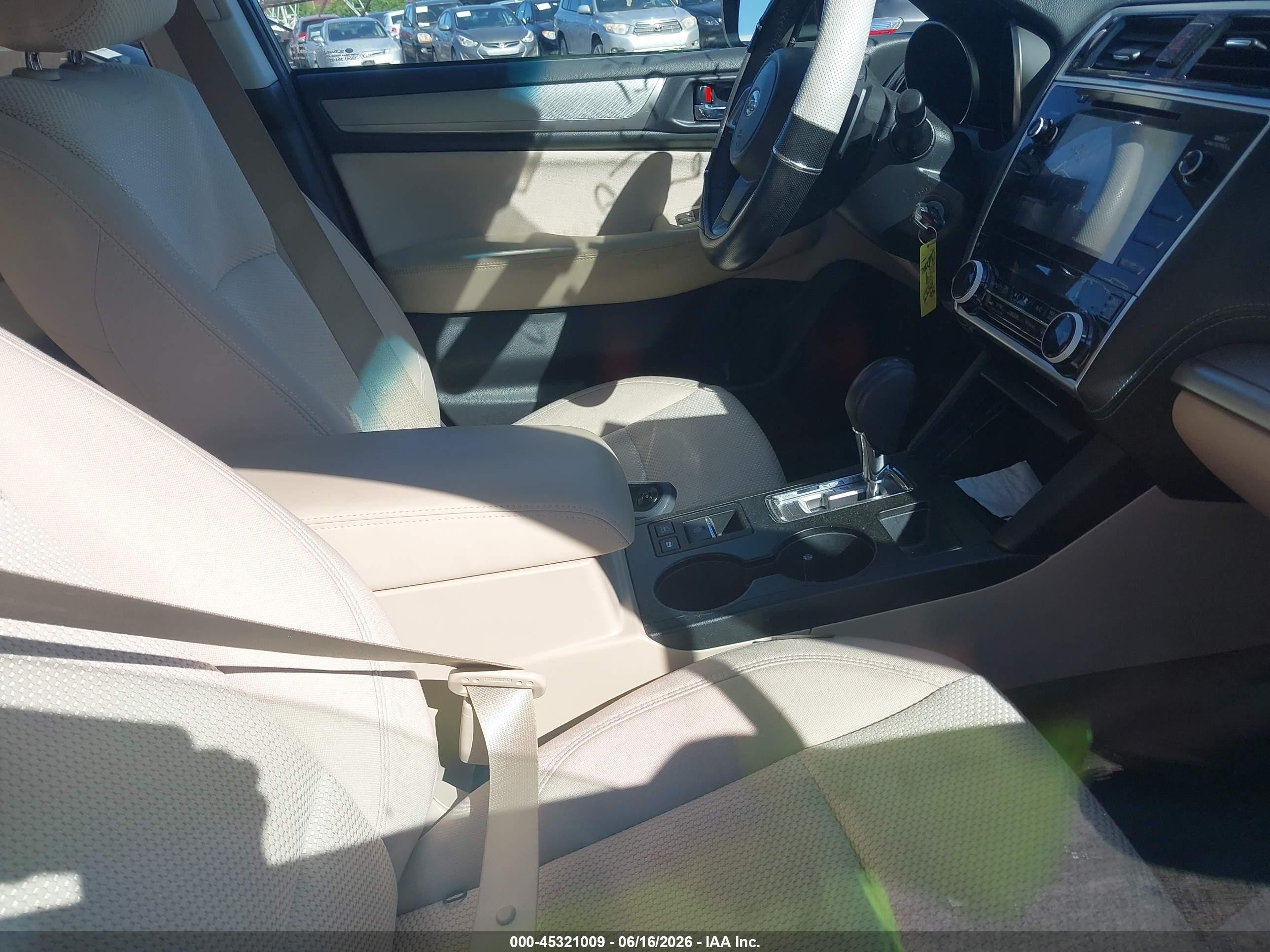 2019 Subaru Outback 2.5i Premium Brown vin: 4S4BSAFC9K3357037