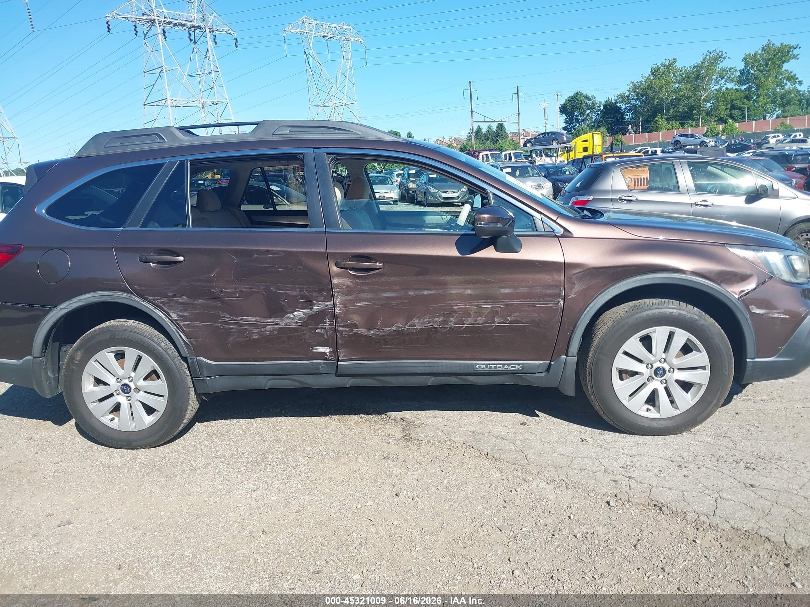 2019 Subaru Outback 2.5i Premium Brown vin: 4S4BSAFC9K3357037