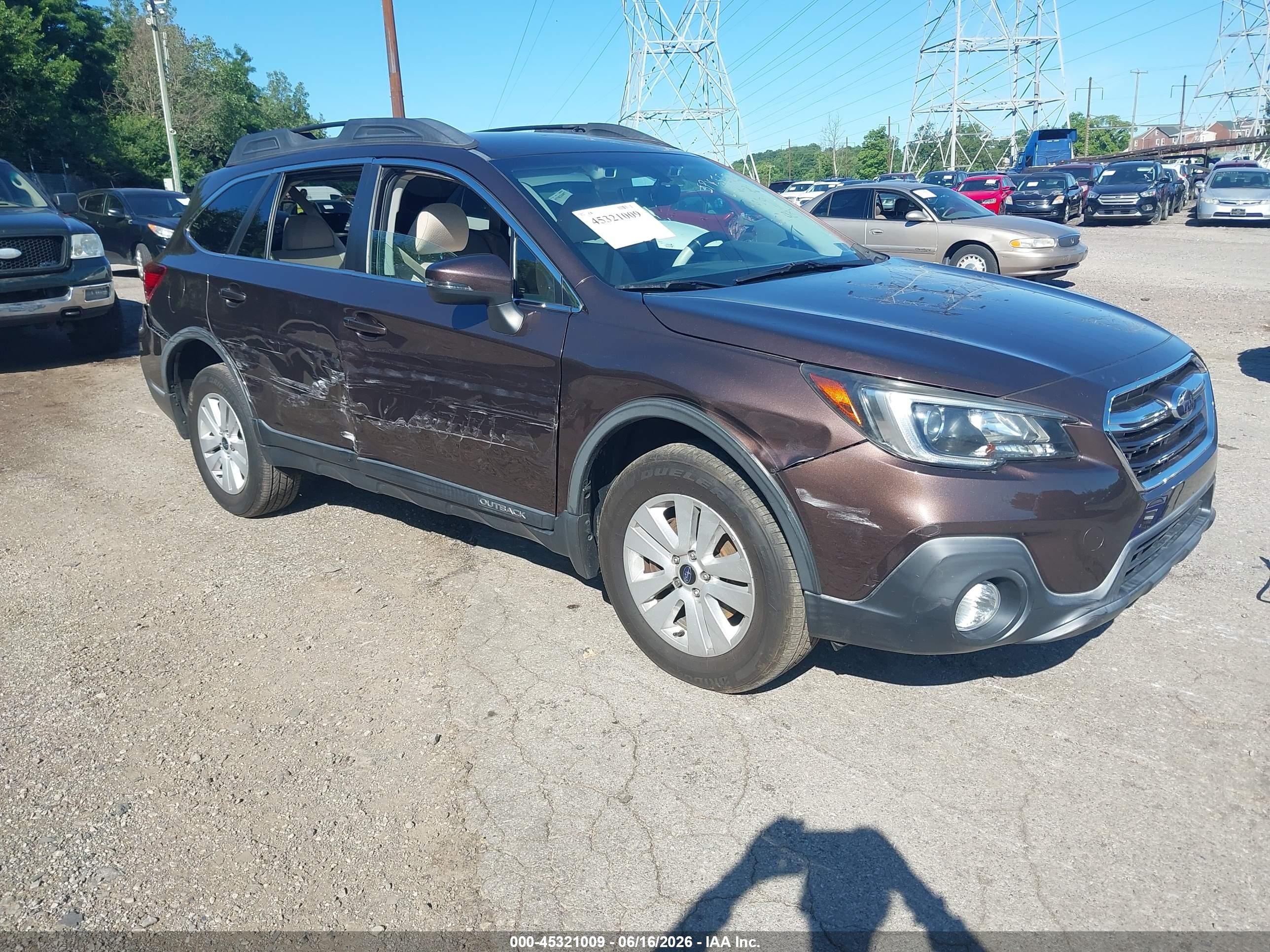 2019 Subaru Outback 2.5i Premium Brown vin: 4S4BSAFC9K3357037