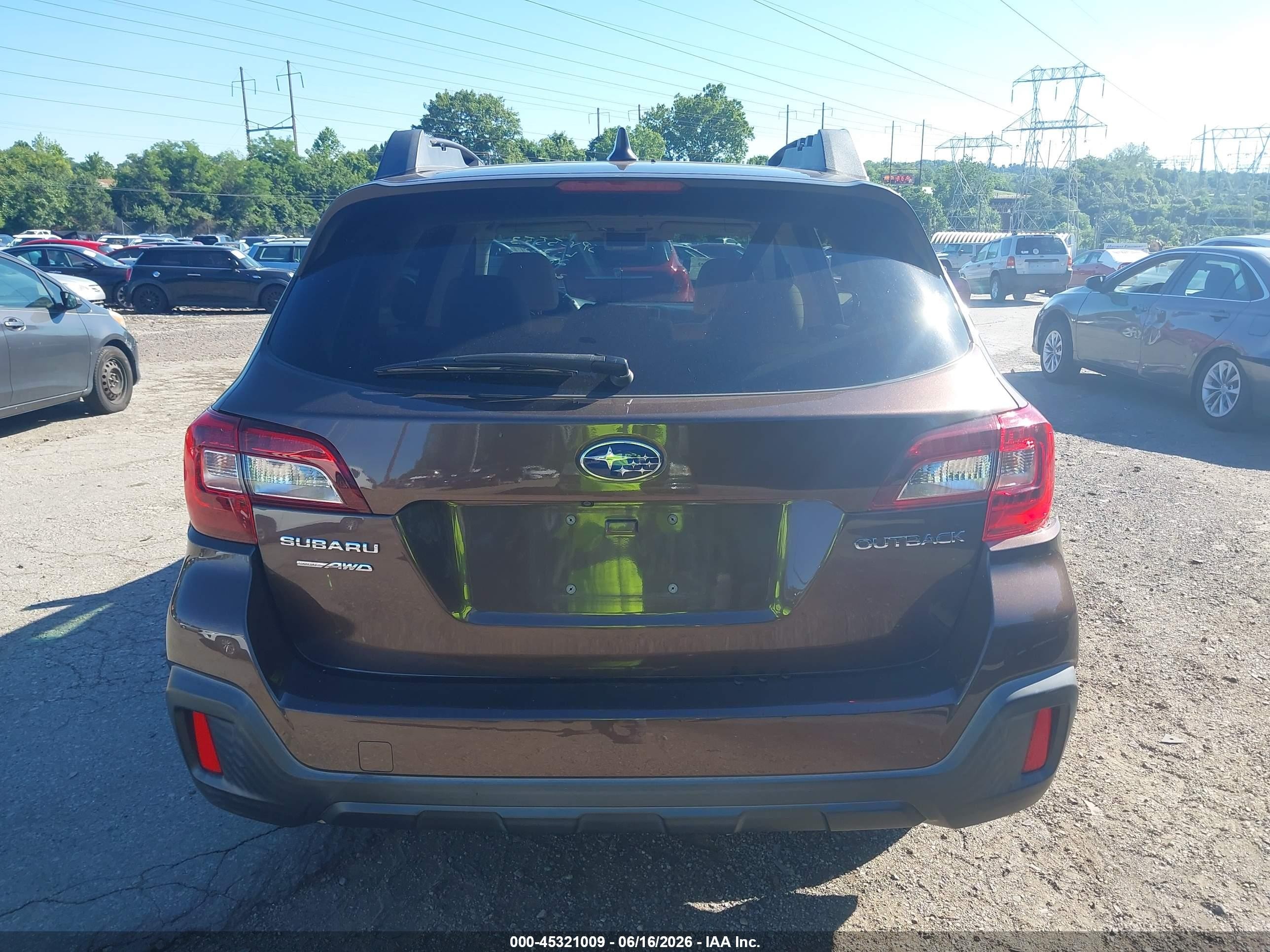 2019 Subaru Outback 2.5i Premium Brown vin: 4S4BSAFC9K3357037