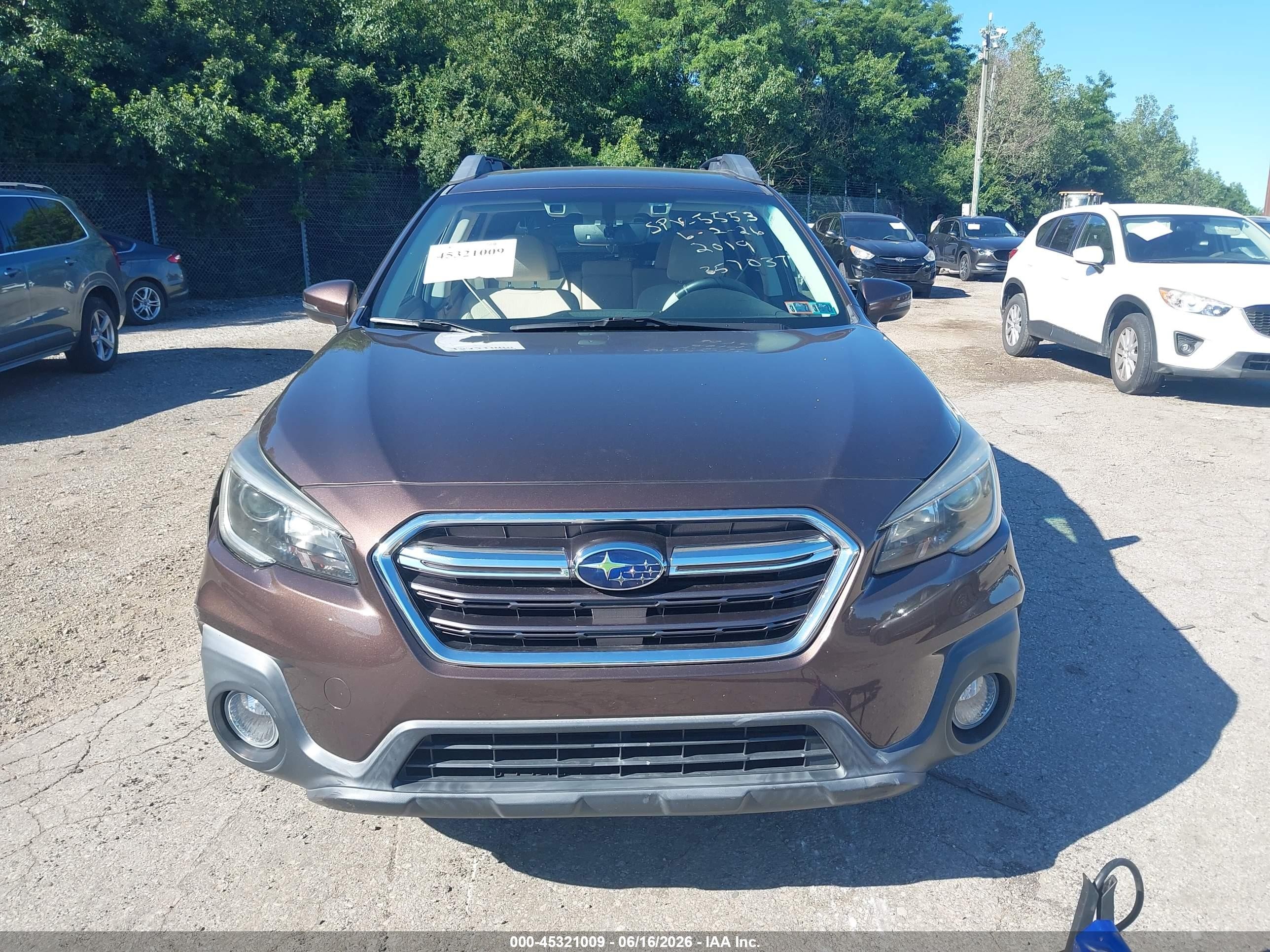 2019 Subaru Outback 2.5i Premium Brown vin: 4S4BSAFC9K3357037