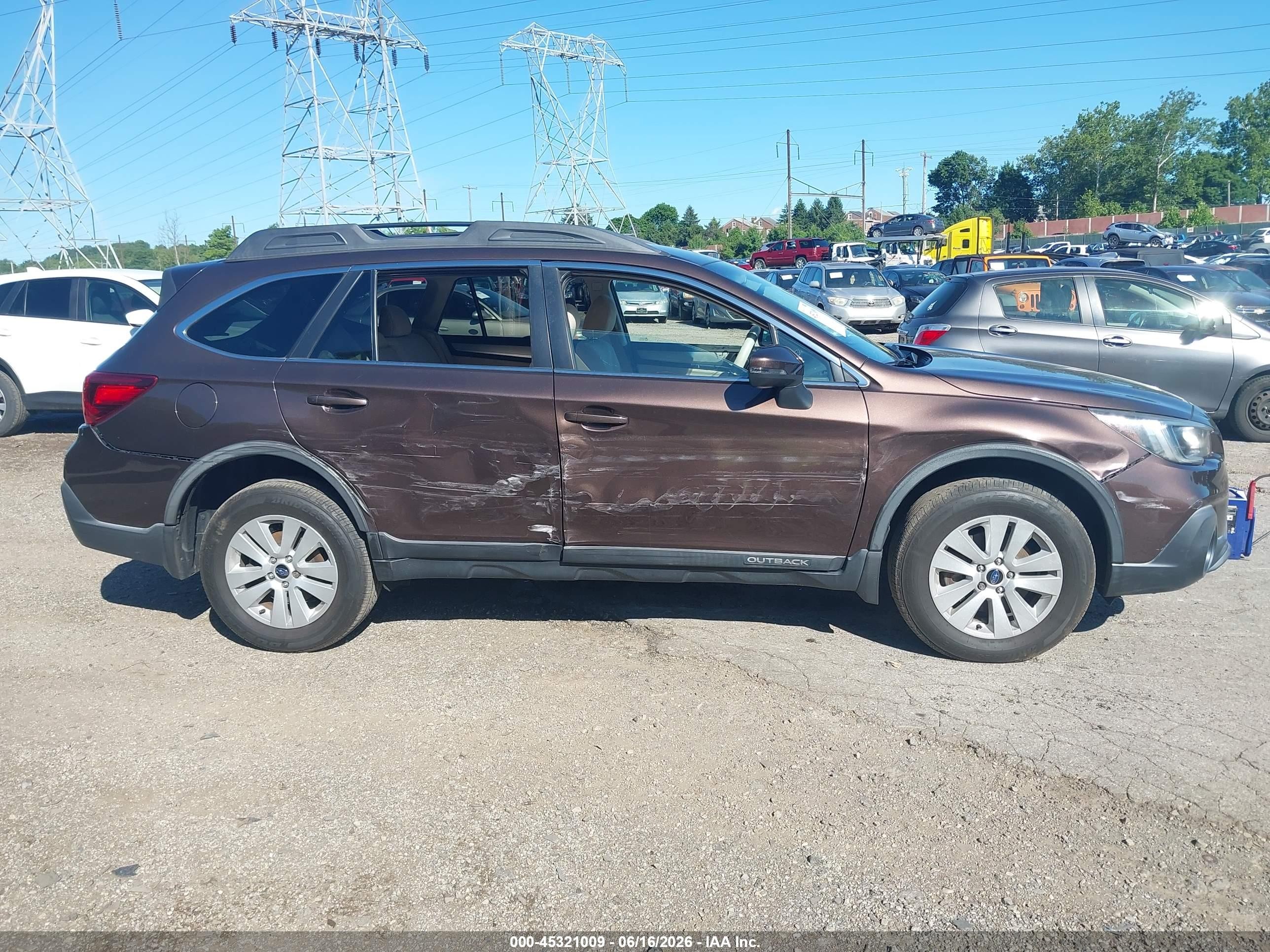 2019 Subaru Outback 2.5i Premium Brown vin: 4S4BSAFC9K3357037