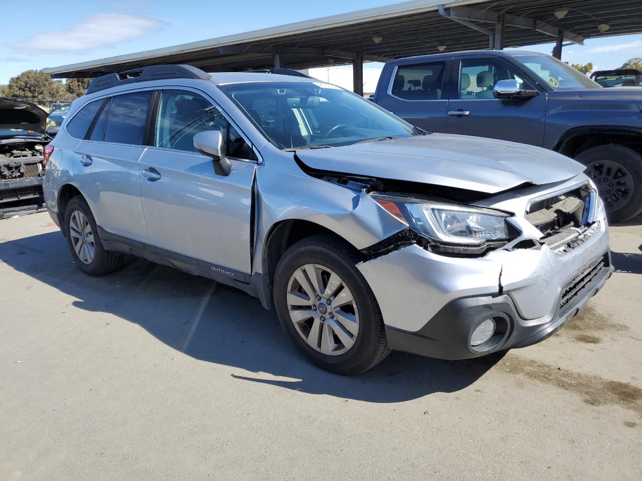 2019 Subaru Outback 2.5i Premium Gray vin: 4S4BSAFCXK3207289