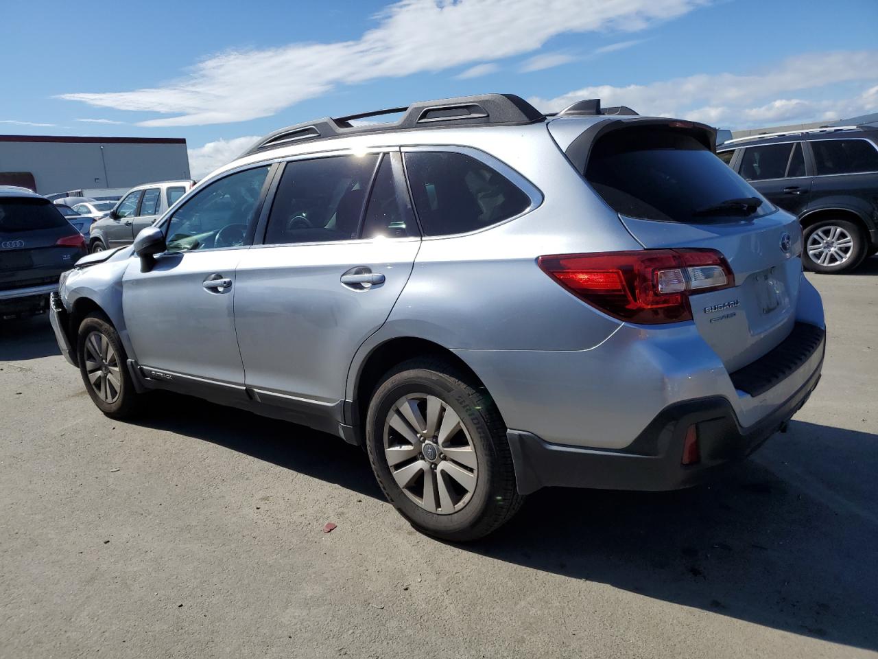 2019 Subaru Outback 2.5i Premium Gray vin: 4S4BSAFCXK3207289