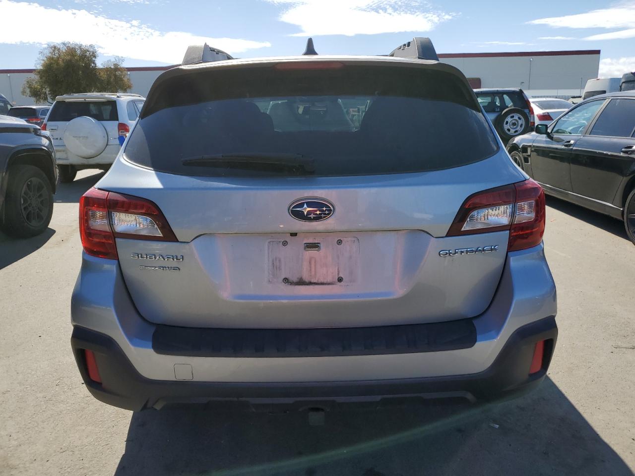 2019 Subaru Outback 2.5i Premium Gray vin: 4S4BSAFCXK3207289