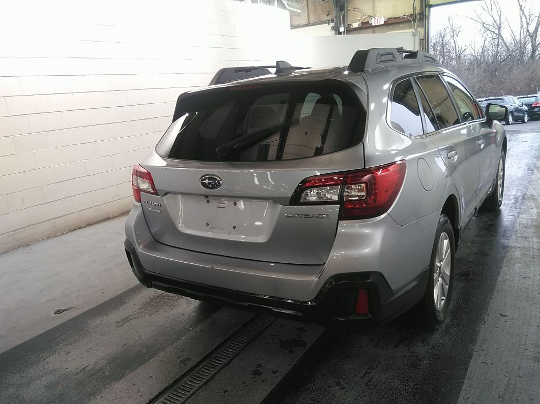 2019 Subaru Outback 2.5i Premium vin: 4S4BSAFCXK3237540