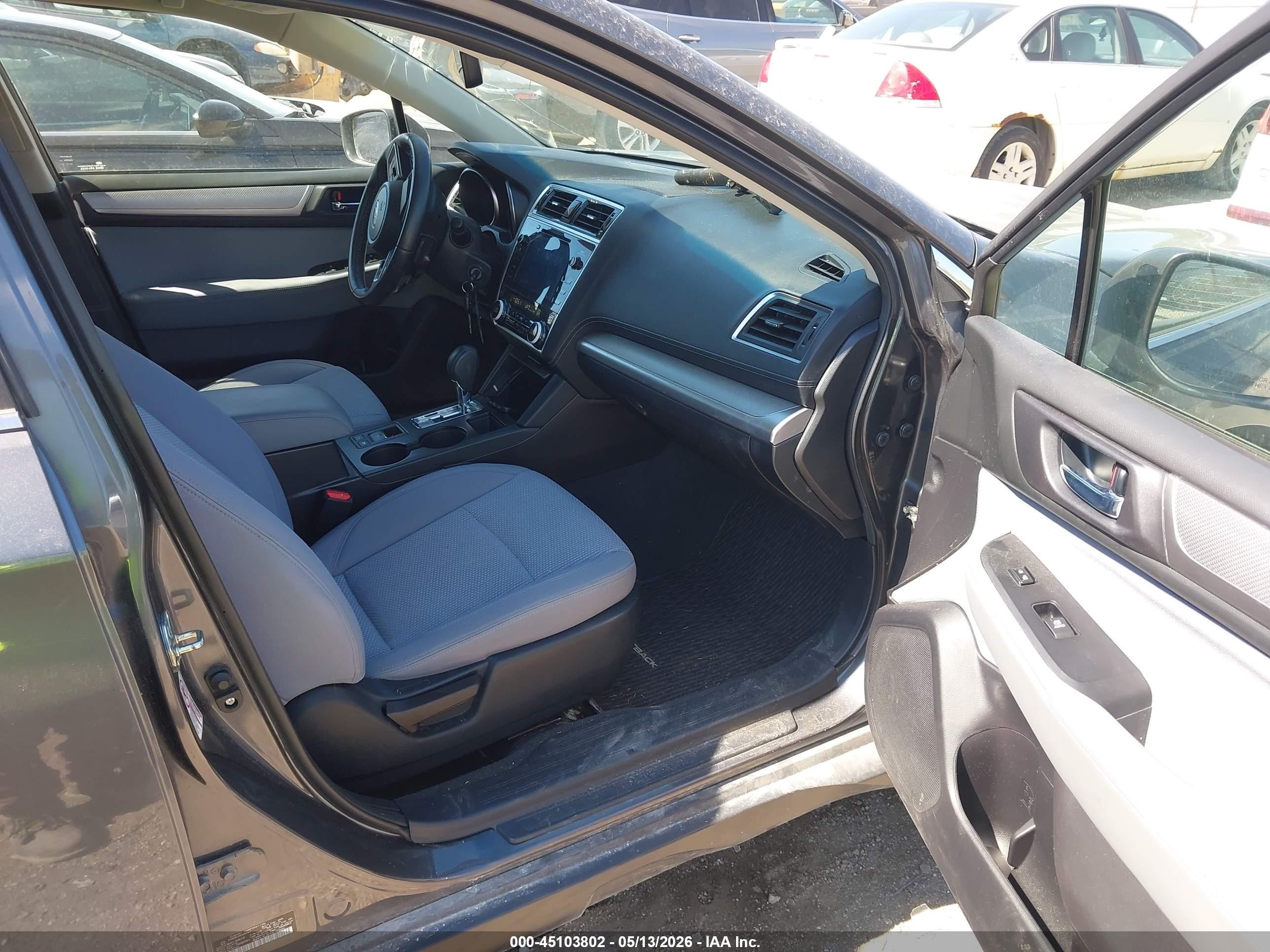 2019 Subaru Outback 2.5i Premium Gray vin: 4S4BSAFCXK3264561