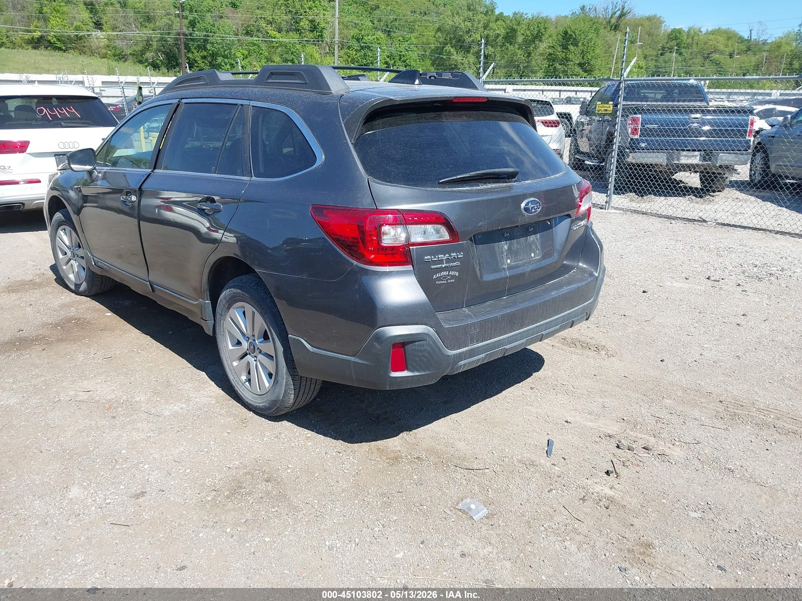 2019 Subaru Outback 2.5i Premium Gray vin: 4S4BSAFCXK3264561