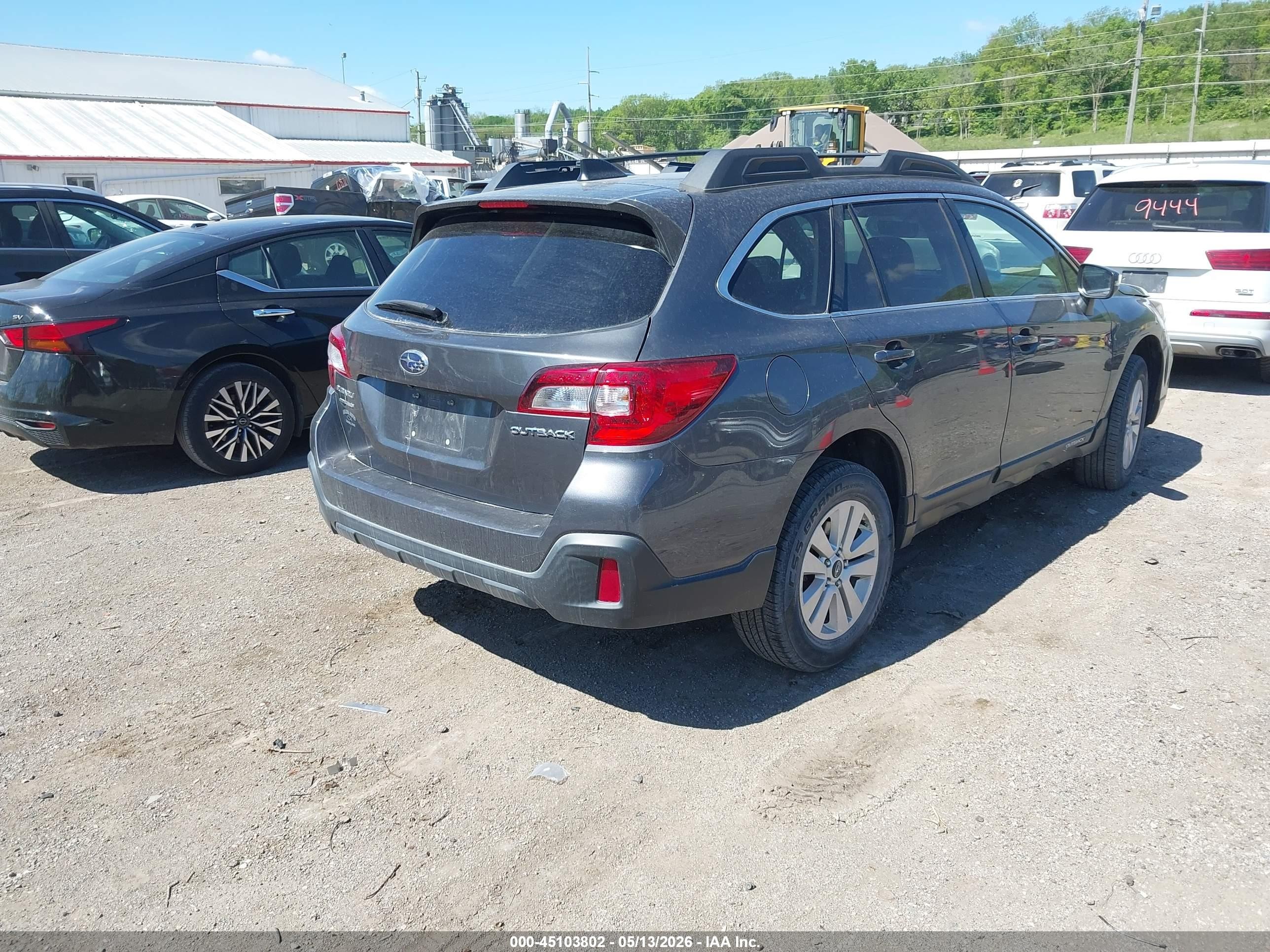 2019 Subaru Outback 2.5i Premium Gray vin: 4S4BSAFCXK3264561