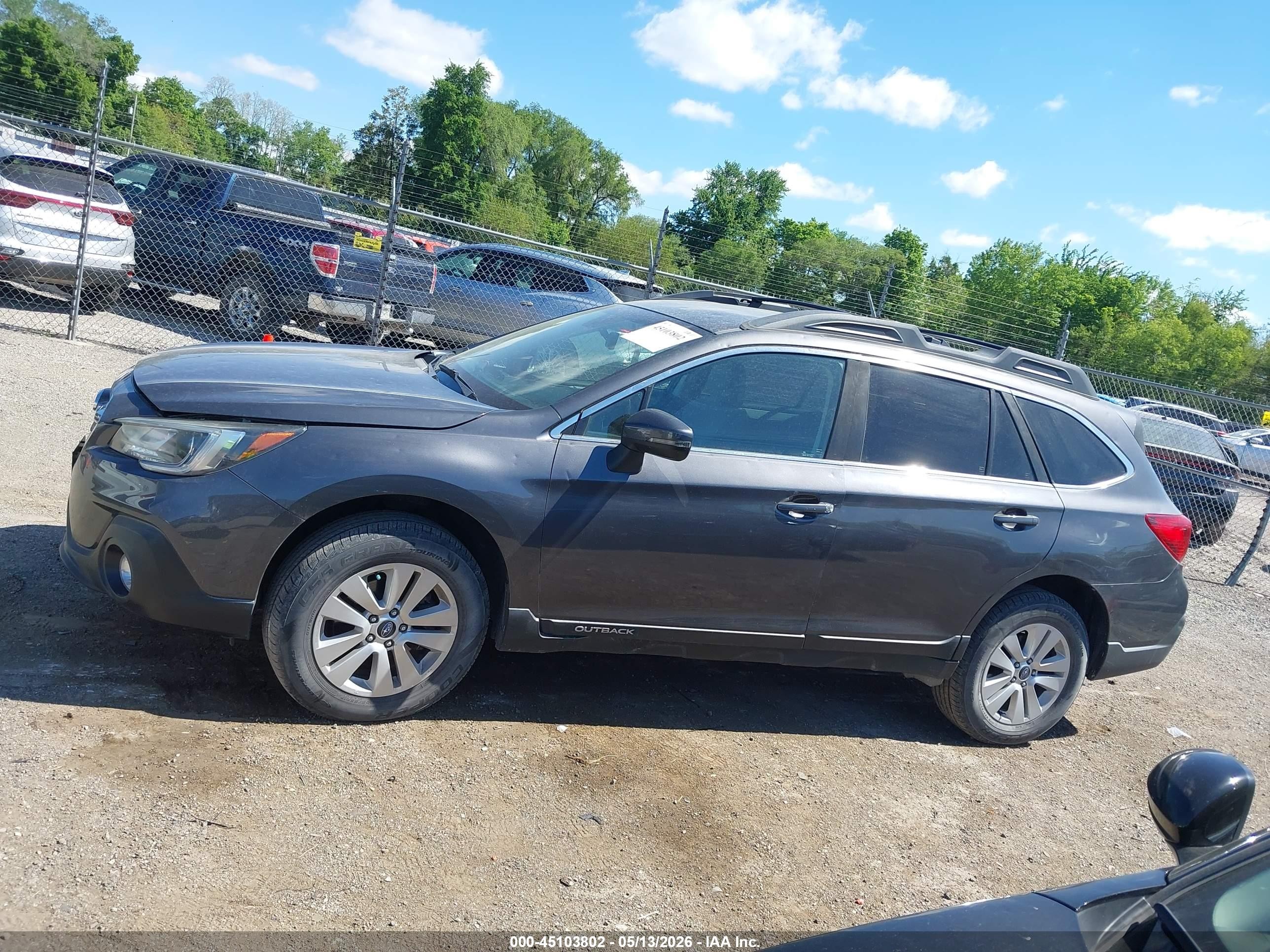 2019 Subaru Outback 2.5i Premium Gray vin: 4S4BSAFCXK3264561
