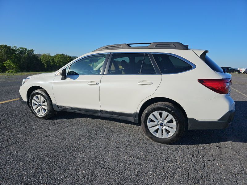 2019 Subaru Outback 2.5i Premium vin: 4S4BSAFCXK3318618