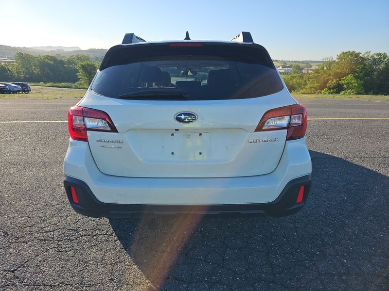 2019 Subaru Outback 2.5i Premium vin: 4S4BSAFCXK3318618
