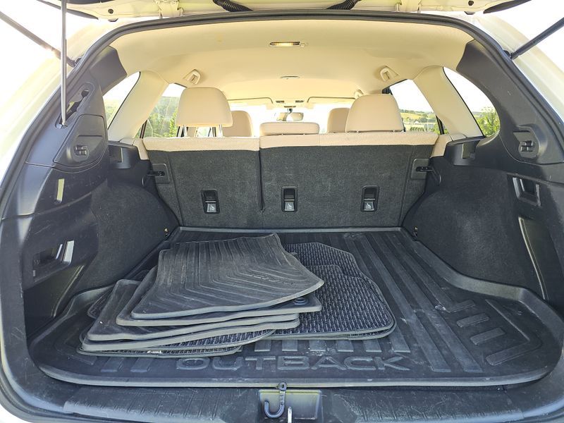 2019 Subaru Outback 2.5i Premium vin: 4S4BSAFCXK3318618