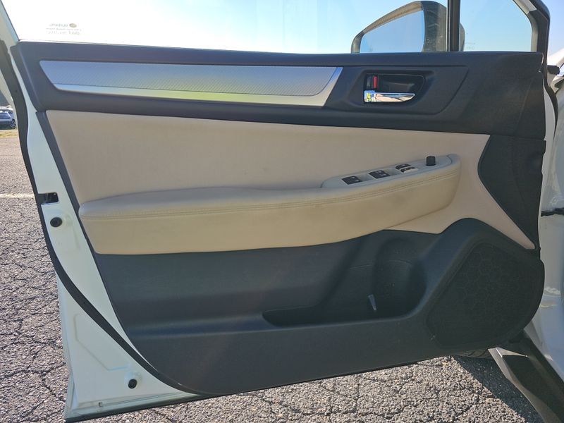 2019 Subaru Outback 2.5i Premium vin: 4S4BSAFCXK3318618