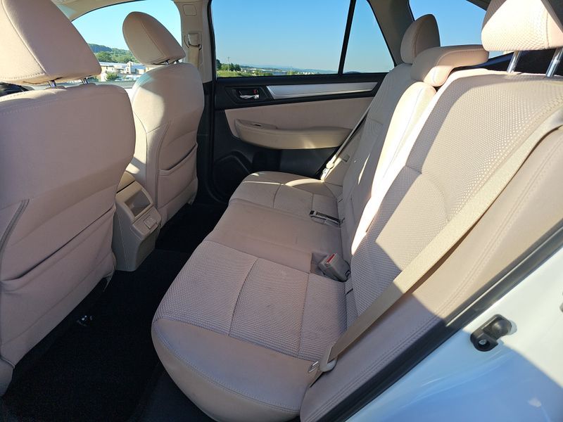 2019 Subaru Outback 2.5i Premium vin: 4S4BSAFCXK3318618