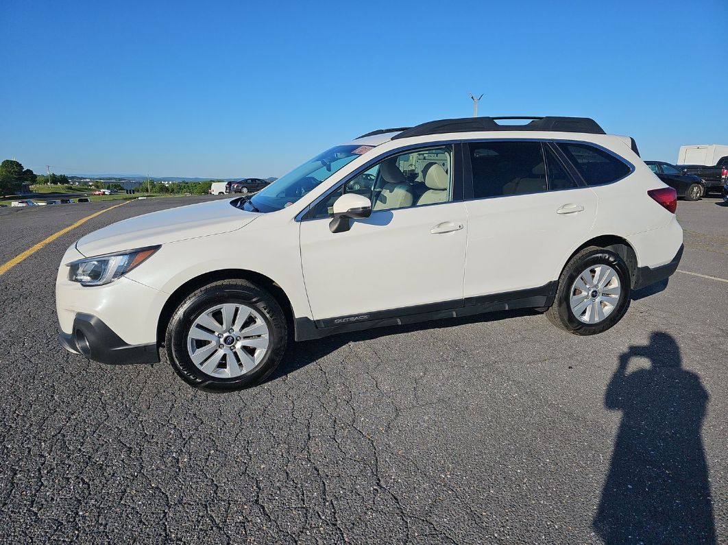 2019 Subaru Outback 2.5i Premium vin: 4S4BSAFCXK3318618