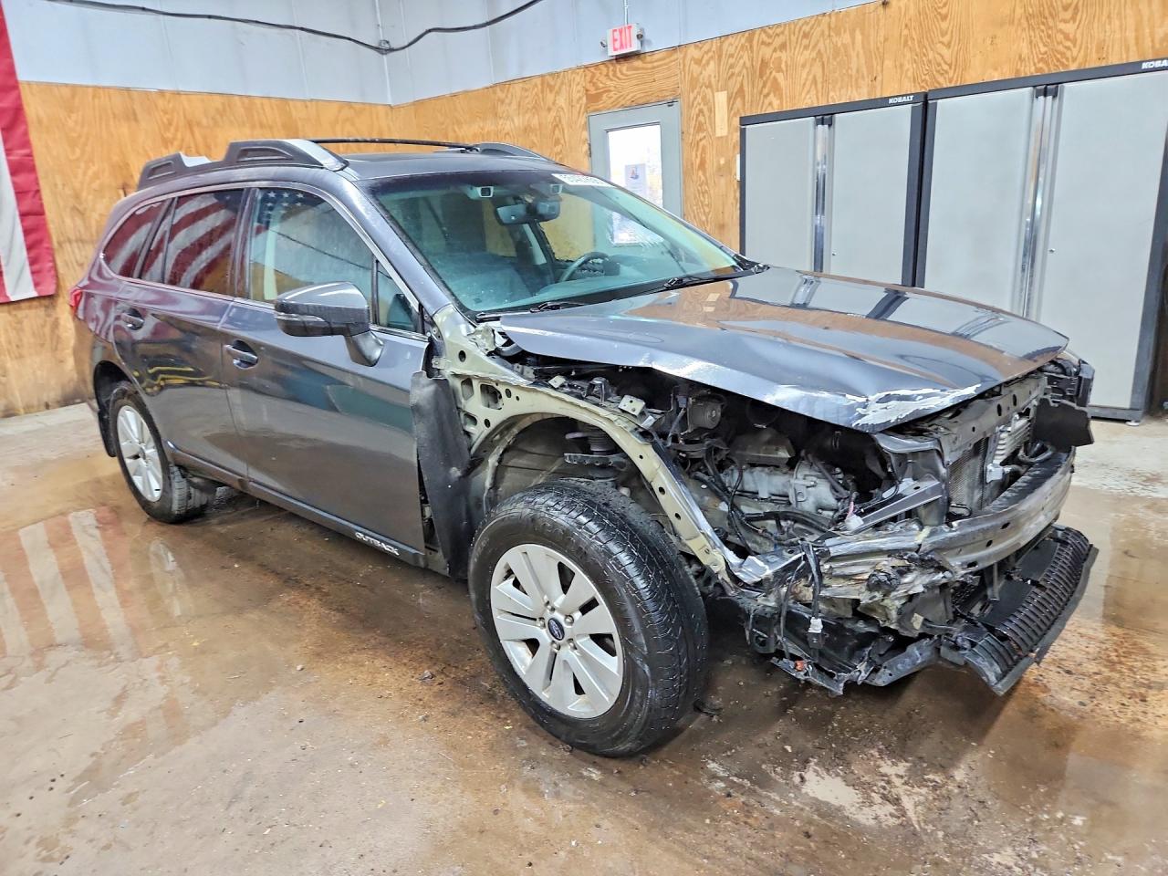 2018 Subaru Outback 2.5i Premium Charcoal vin: 4S4BSAHC0J3391752