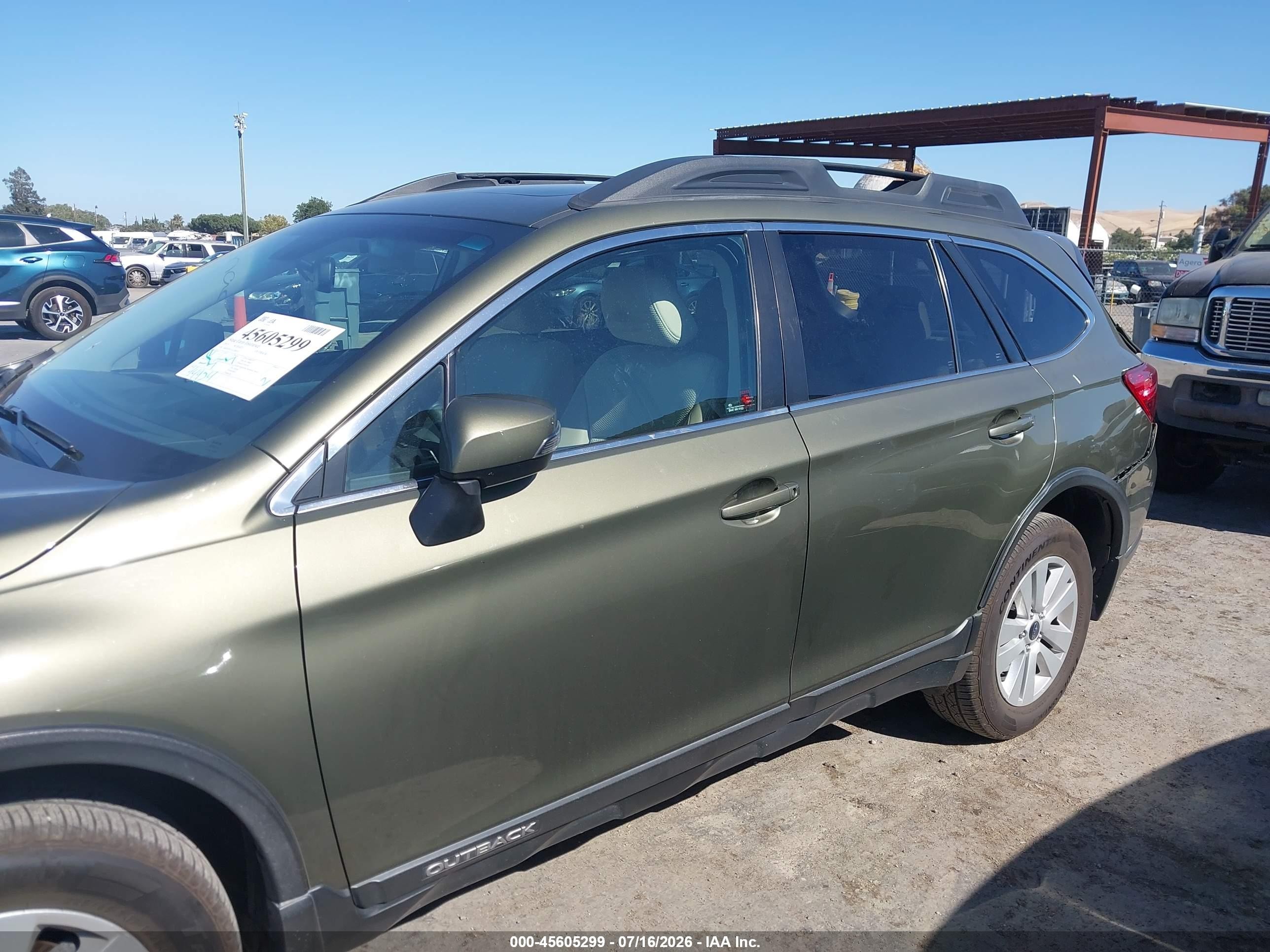 2015 Subaru Outback 2.5i Premium Green vin: 4S4BSAHC1F3250650