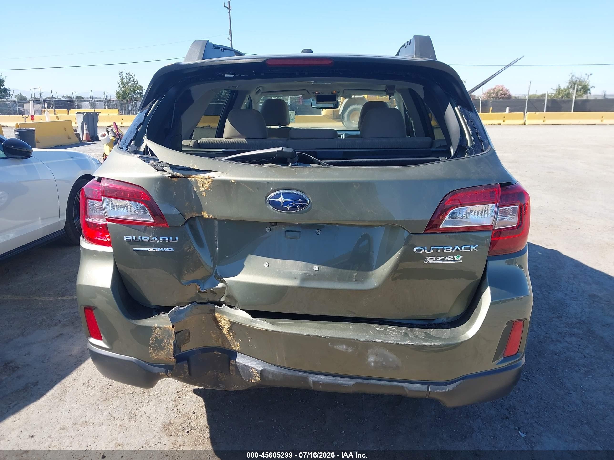 2015 Subaru Outback 2.5i Premium Green vin: 4S4BSAHC1F3250650