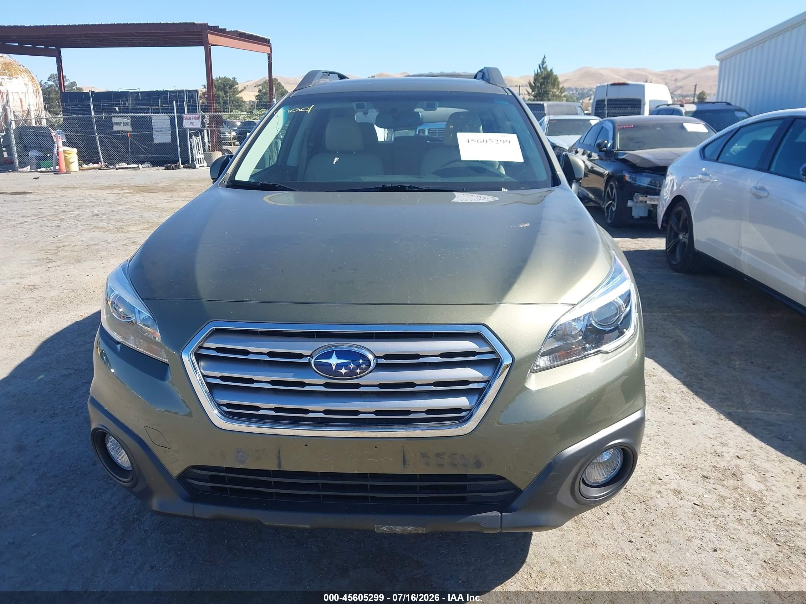 2015 Subaru Outback 2.5i Premium Green vin: 4S4BSAHC1F3250650