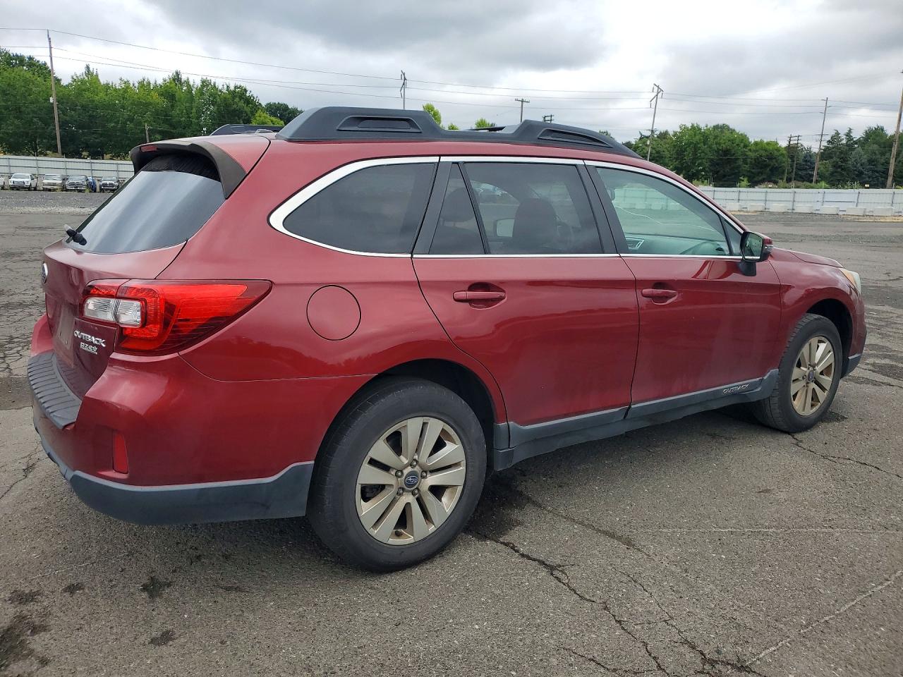2015 Subaru Outback 2.5i Premium Red vin: 4S4BSAHC1F3296821