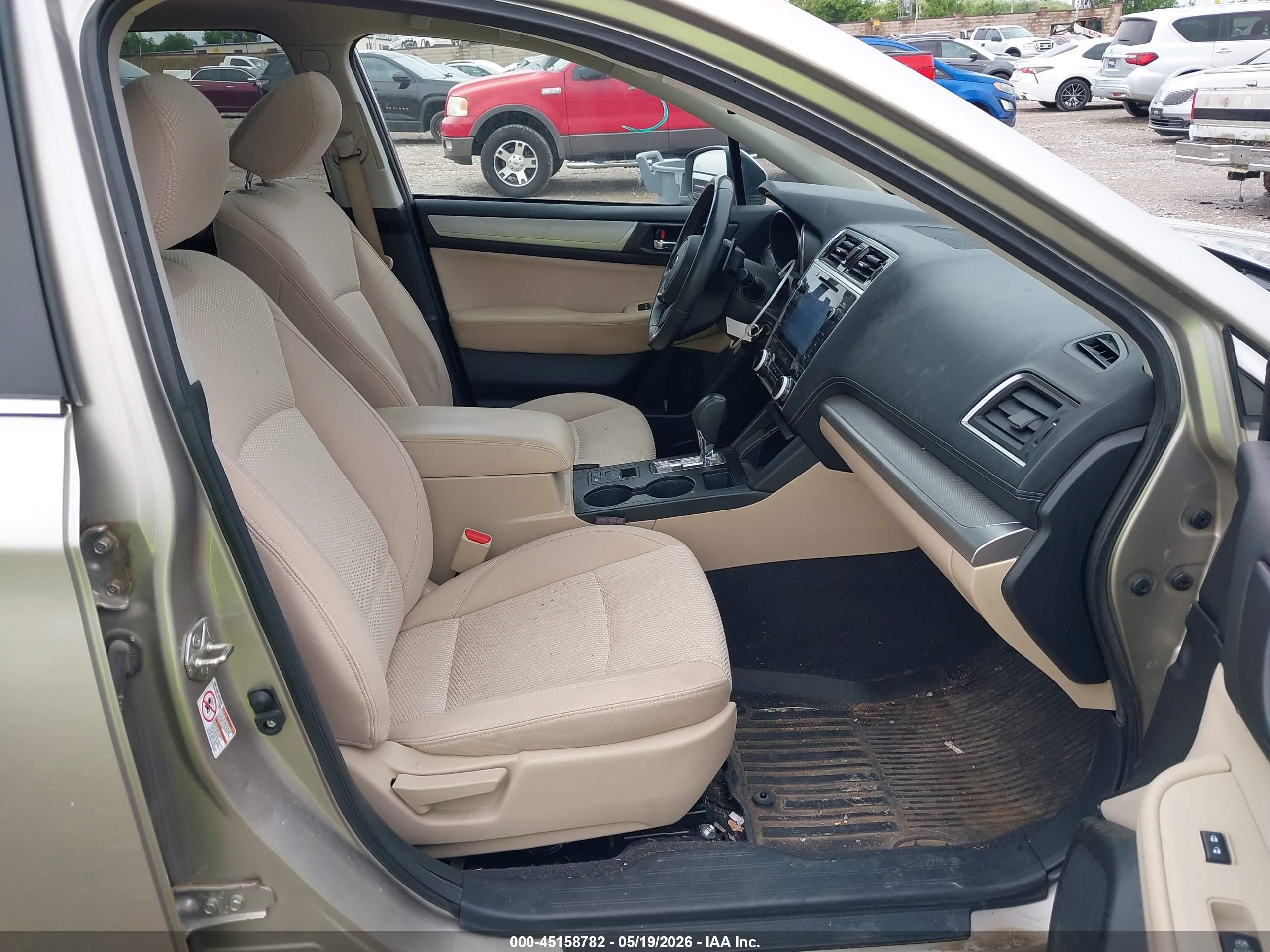 2019 Subaru Outback 2.5i Premium Бежевый vin: 4S4BSAHC4K3302296