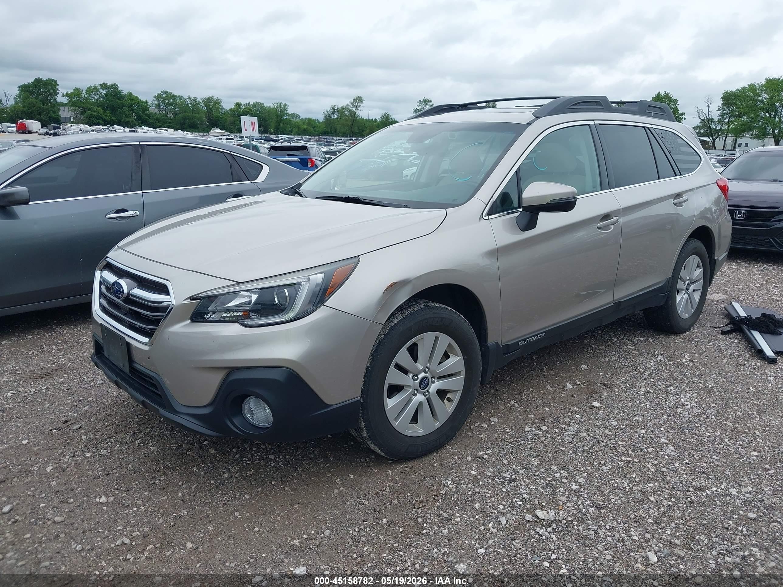 2019 Subaru Outback 2.5i Premium Бежевый vin: 4S4BSAHC4K3302296