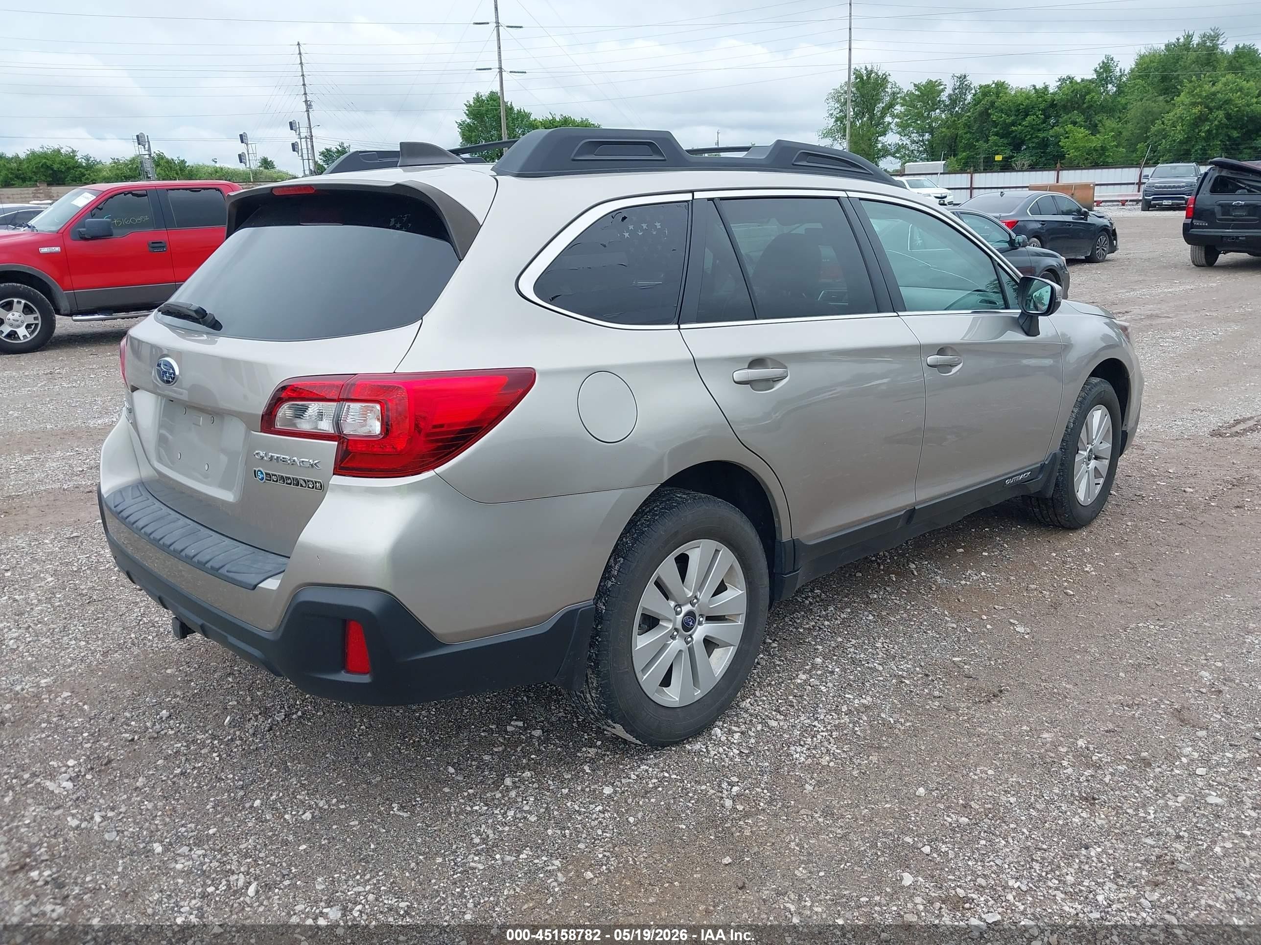 2019 Subaru Outback 2.5i Premium Бежевый vin: 4S4BSAHC4K3302296