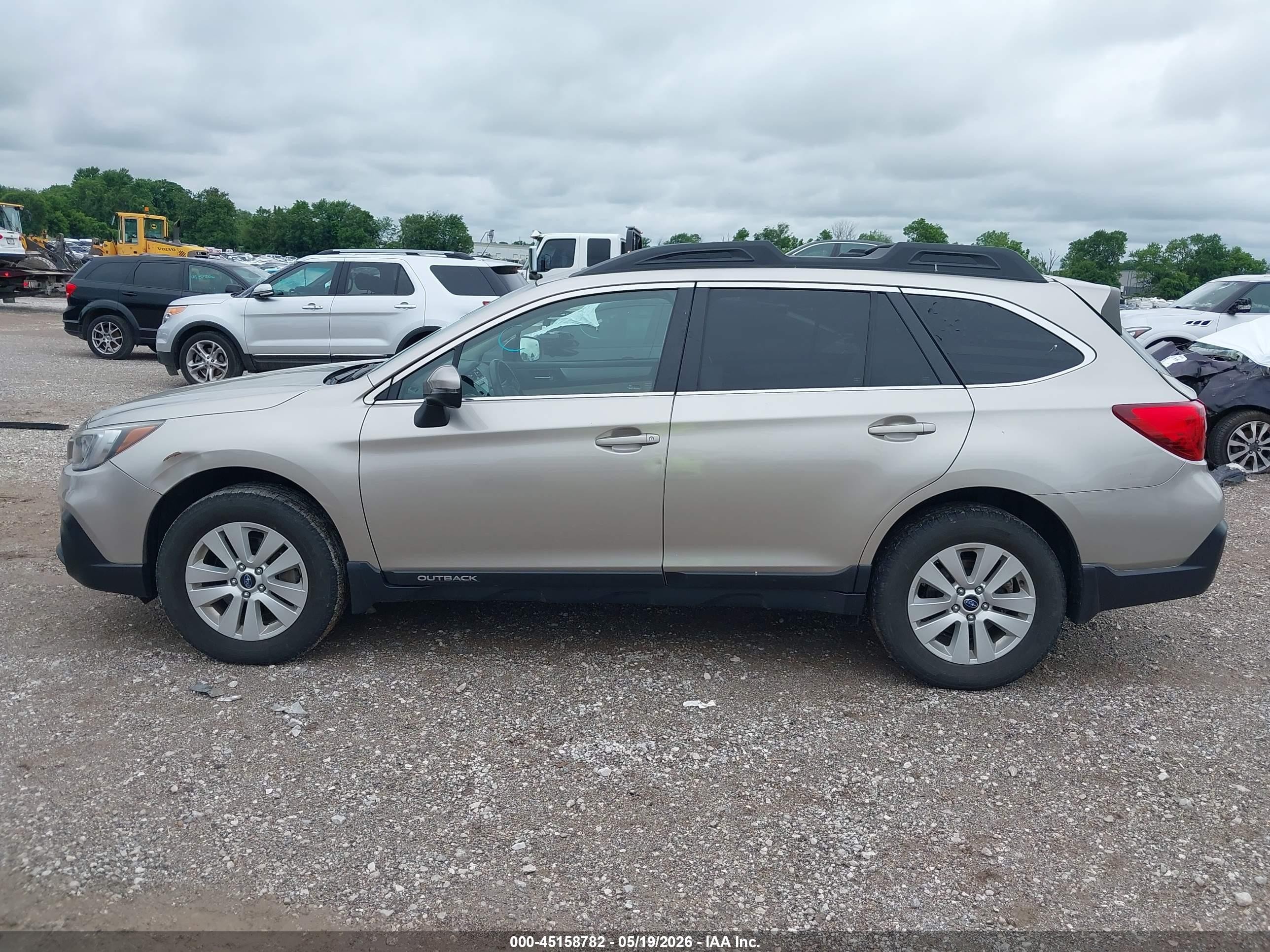 2019 Subaru Outback 2.5i Premium Бежевый vin: 4S4BSAHC4K3302296