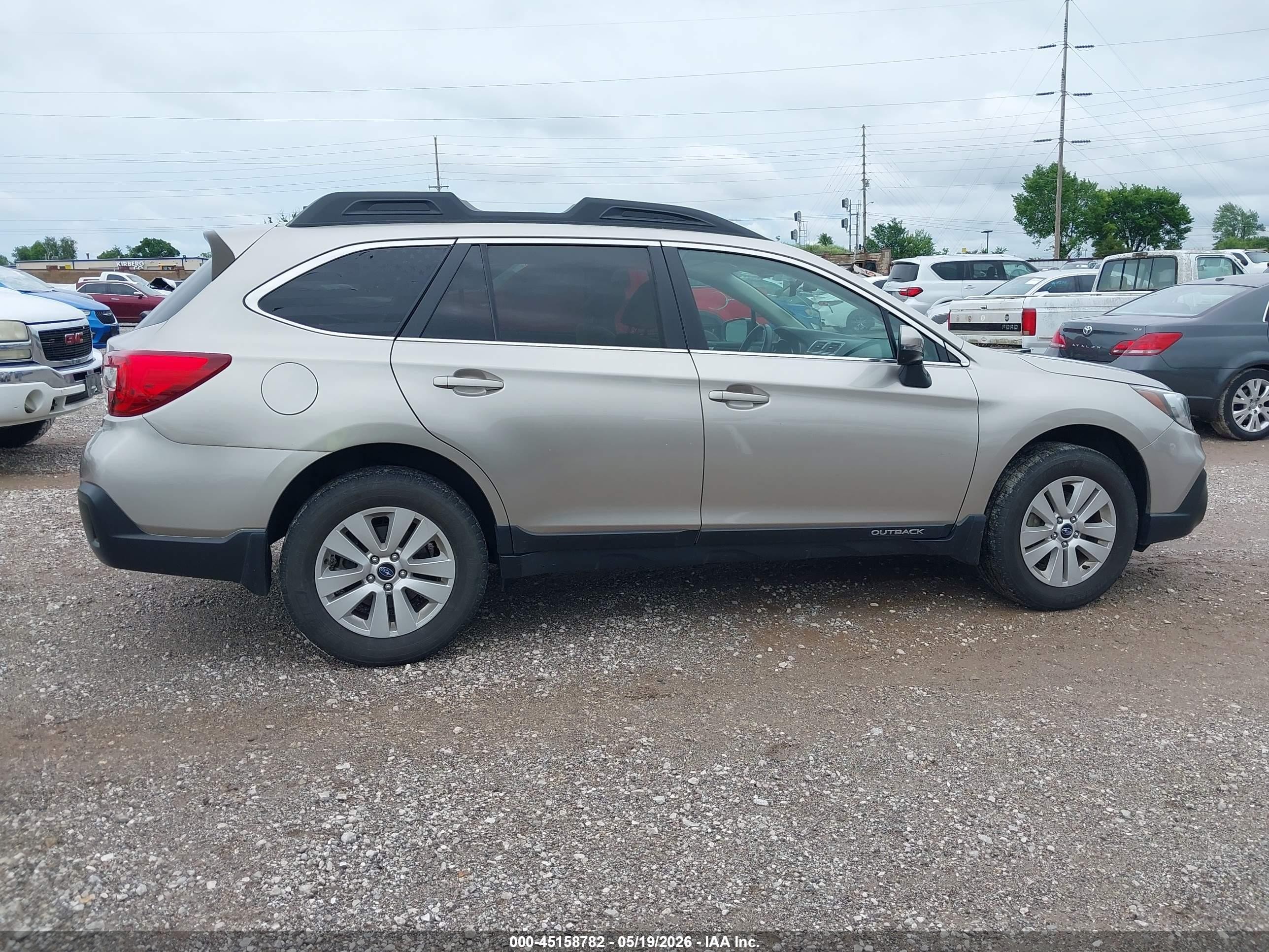 2019 Subaru Outback 2.5i Premium Бежевый vin: 4S4BSAHC4K3302296
