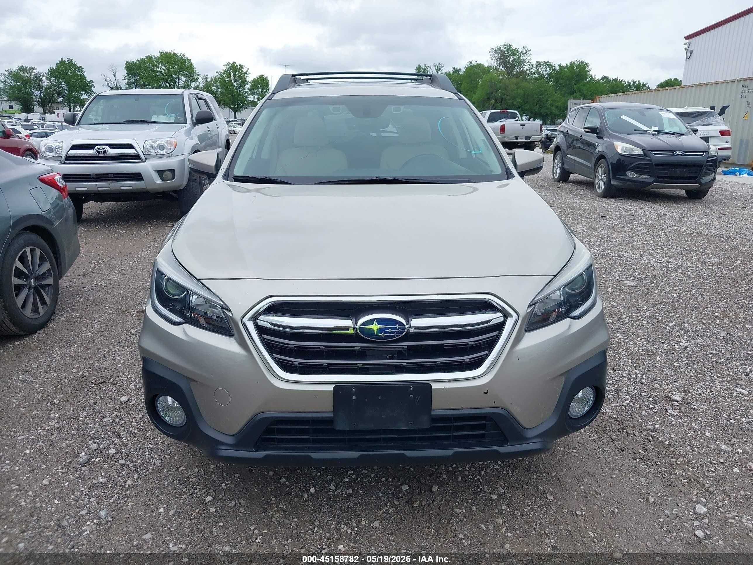 2019 Subaru Outback 2.5i Premium Бежевый vin: 4S4BSAHC4K3302296