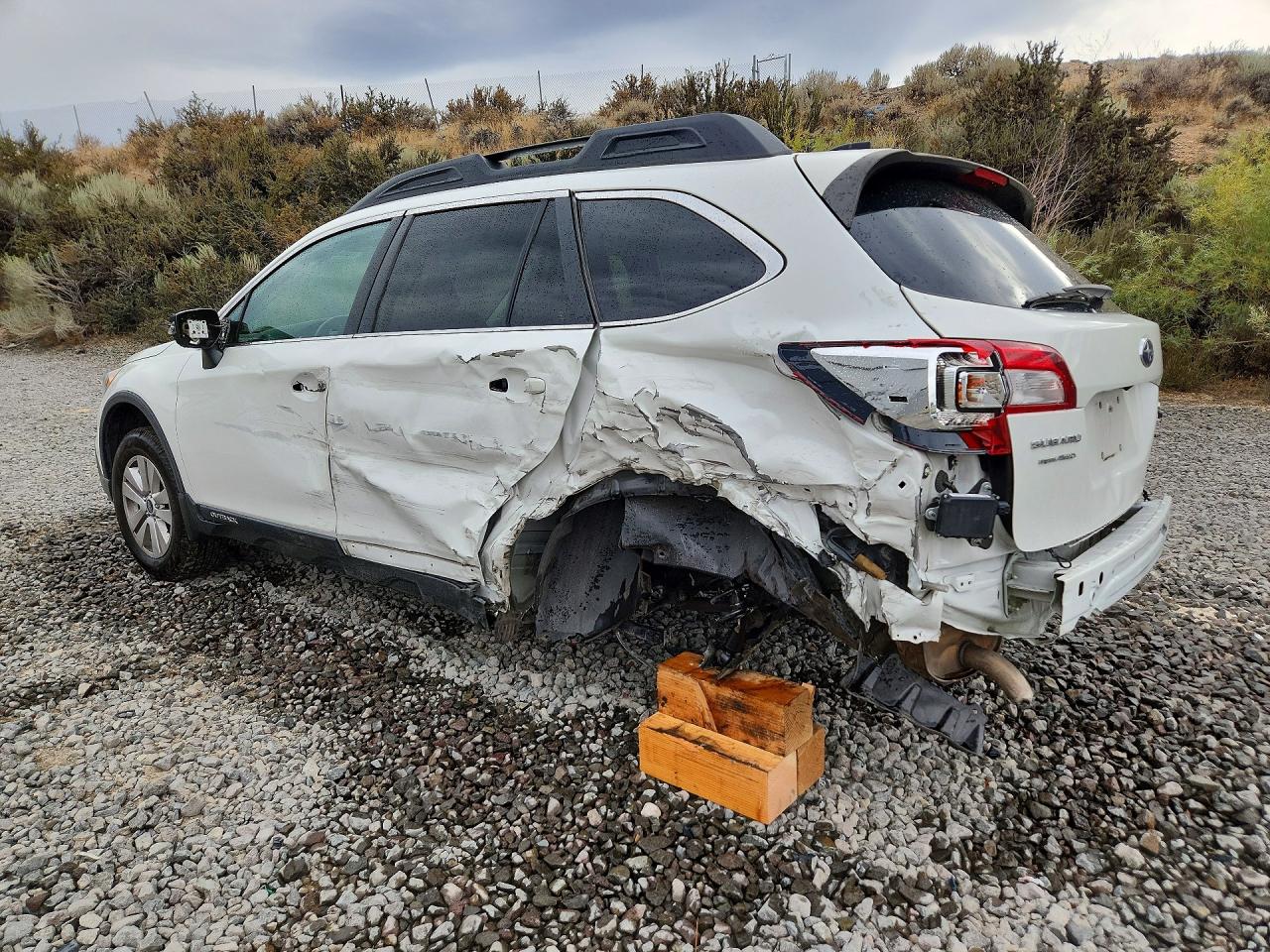 2016 Subaru Outback 2.5i Premium White vin: 4S4BSAHC5G3324475