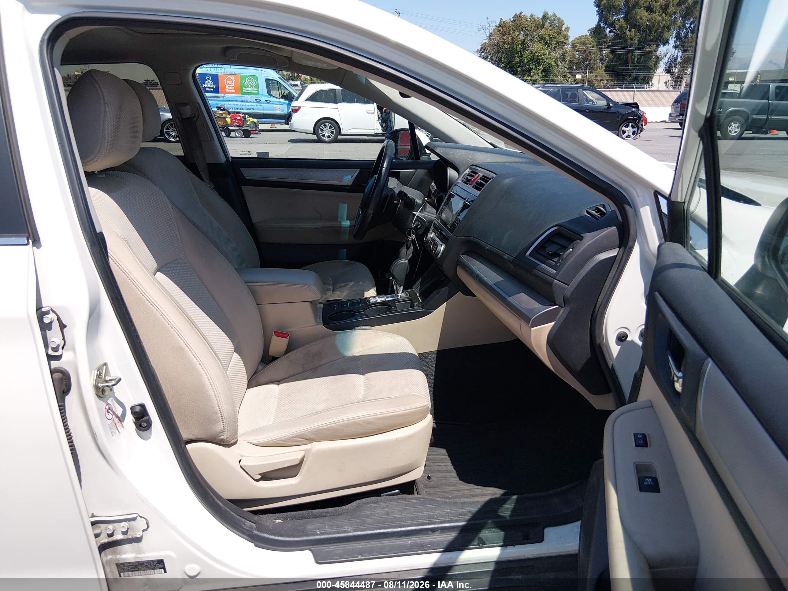 2015 Subaru Outback 2.5i Premium Белый vin: 4S4BSAHC6F3227364