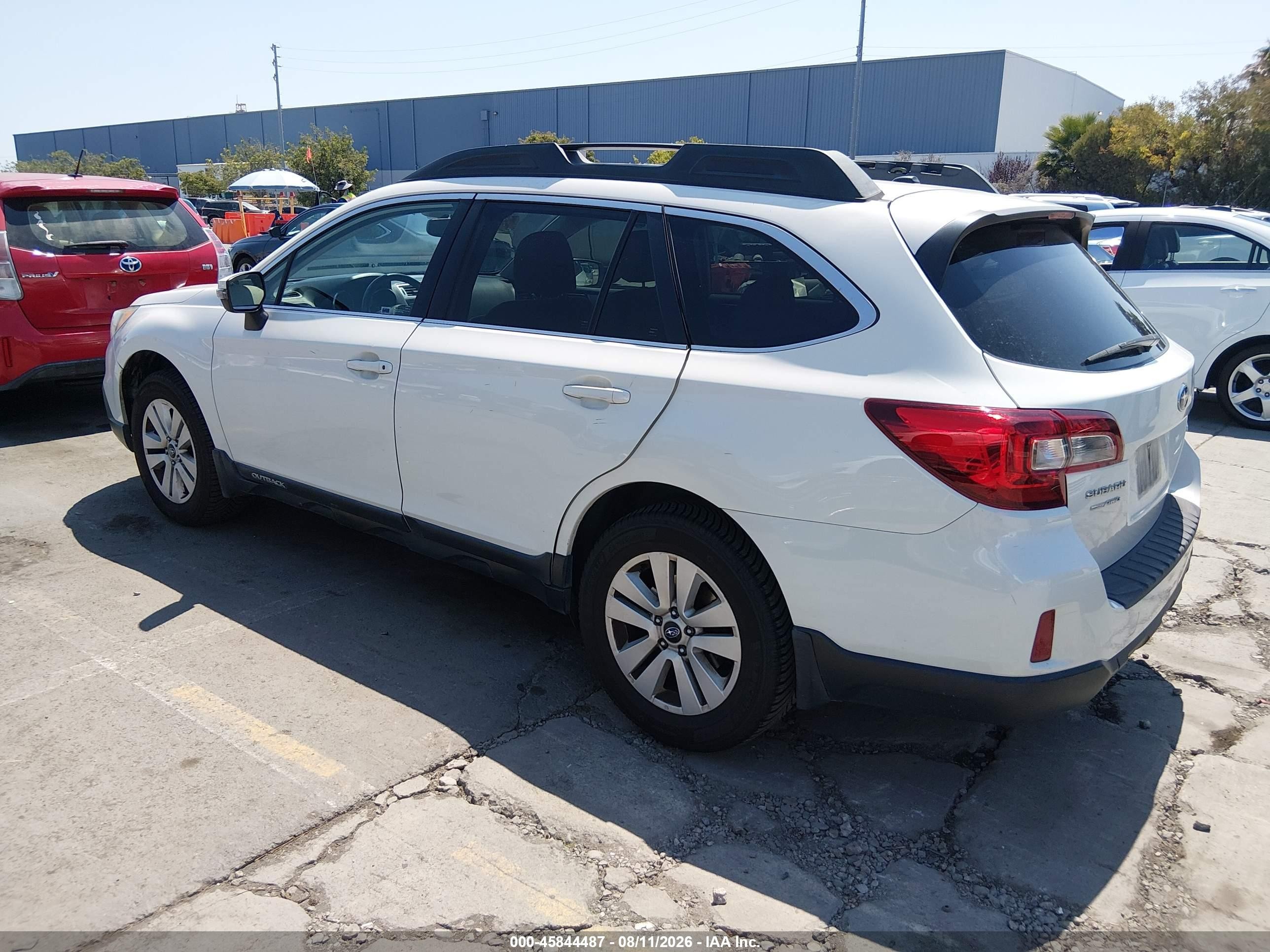 2015 Subaru Outback 2.5i Premium Белый vin: 4S4BSAHC6F3227364