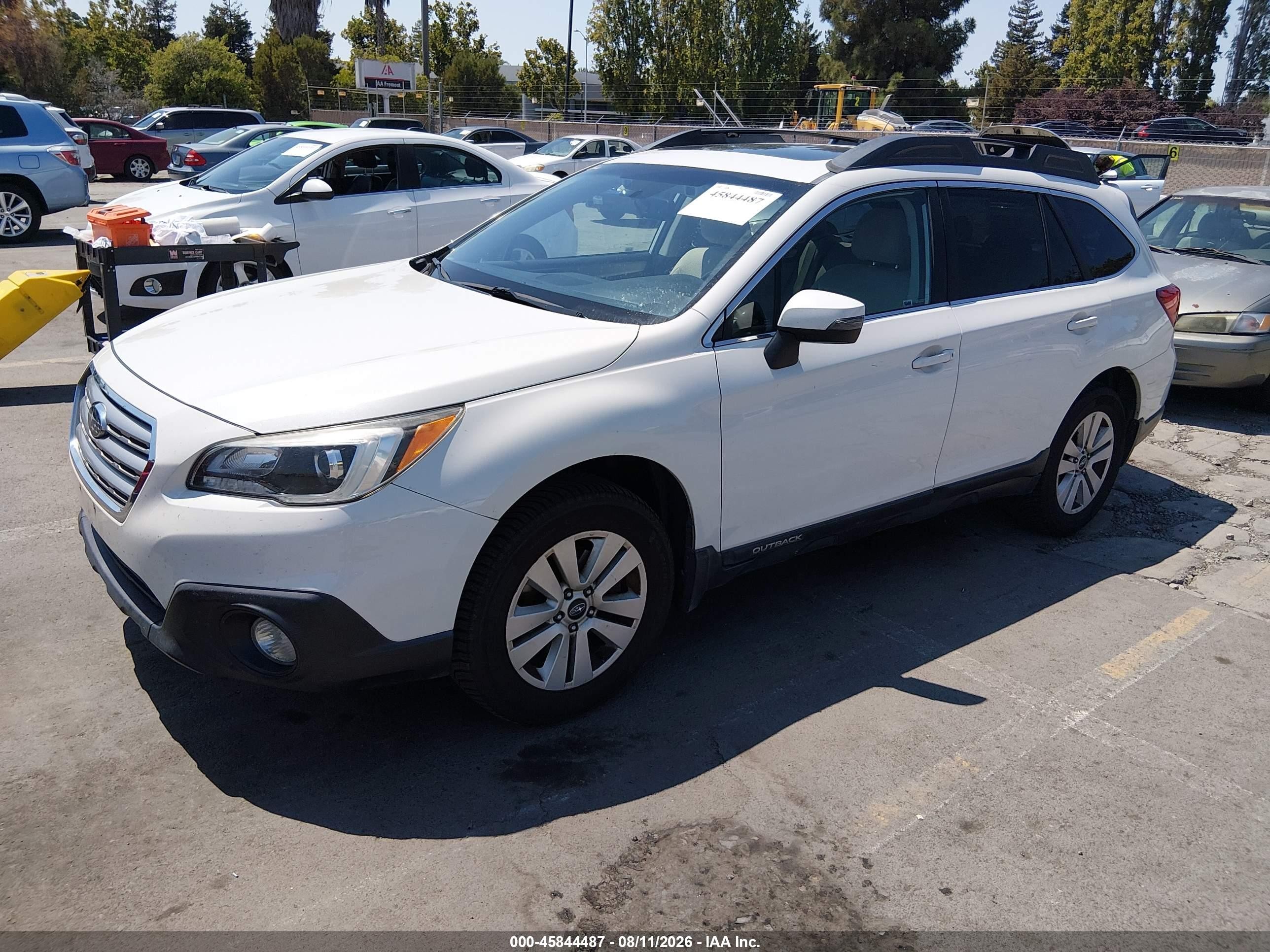 2015 Subaru Outback 2.5i Premium Белый vin: 4S4BSAHC6F3227364