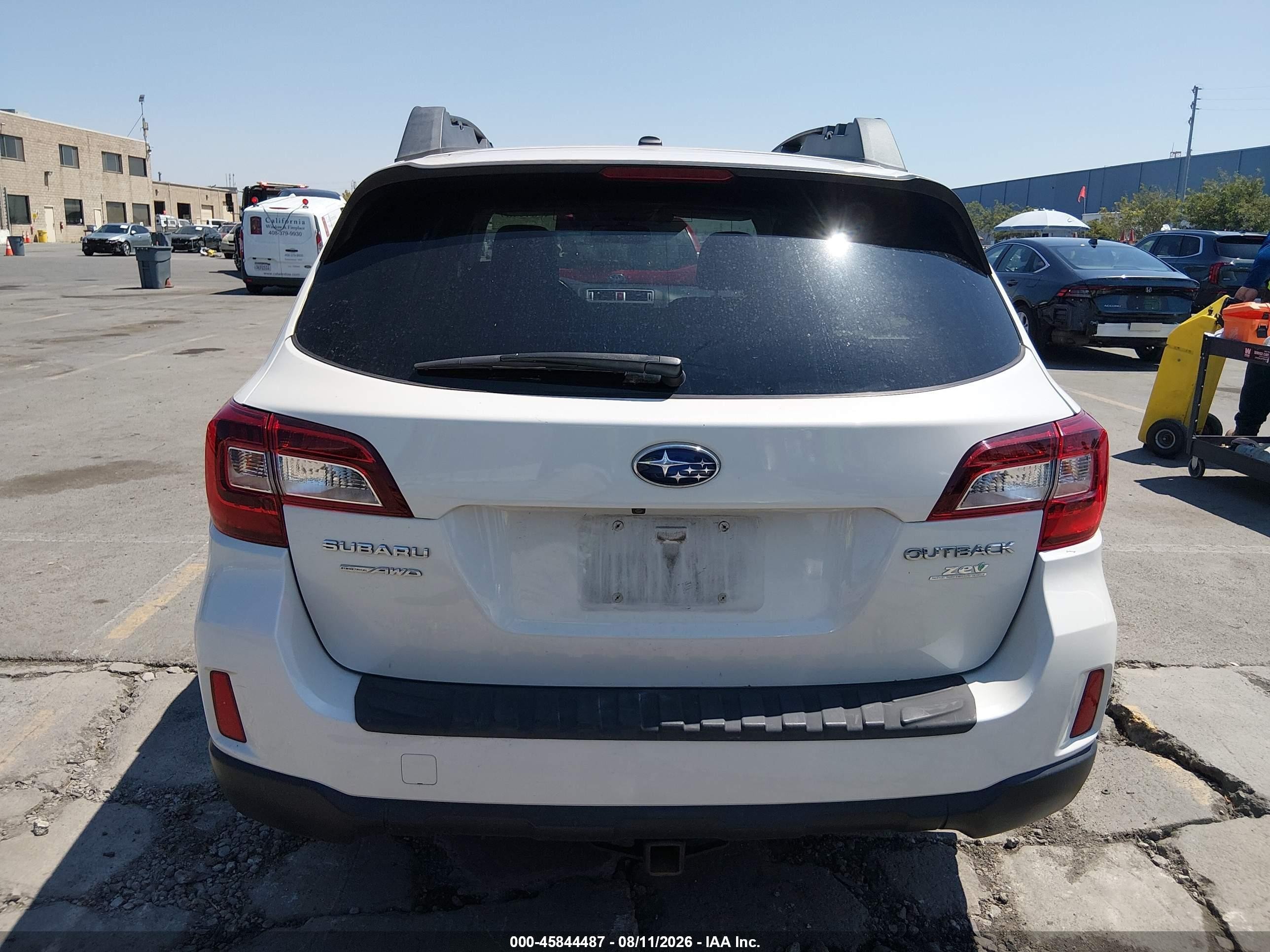 2015 Subaru Outback 2.5i Premium Белый vin: 4S4BSAHC6F3227364