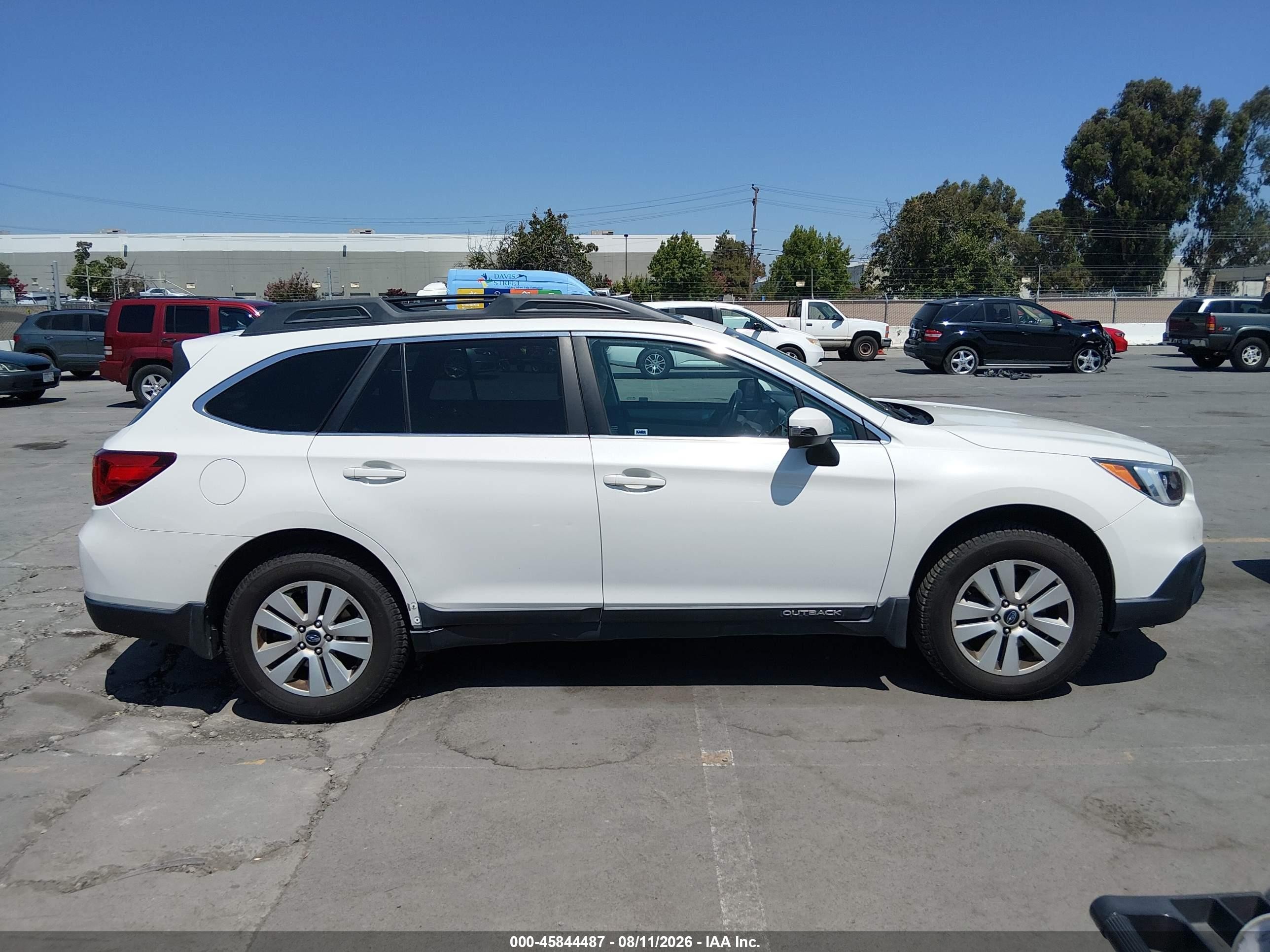 2015 Subaru Outback 2.5i Premium Белый vin: 4S4BSAHC6F3227364
