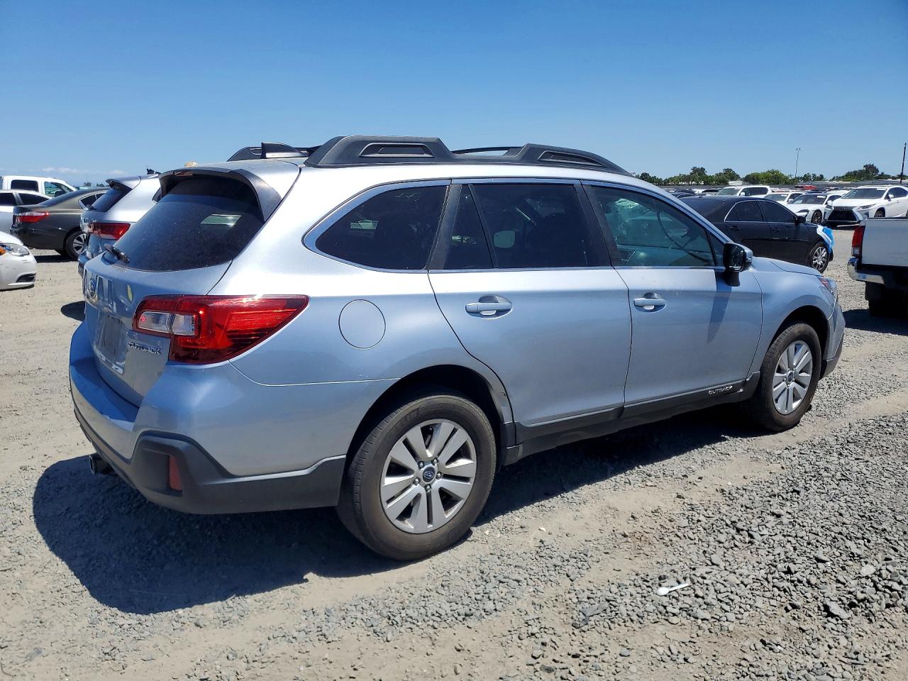 2019 Subaru Outback 2.5i Premium Silver vin: 4S4BSAHC6K3316247