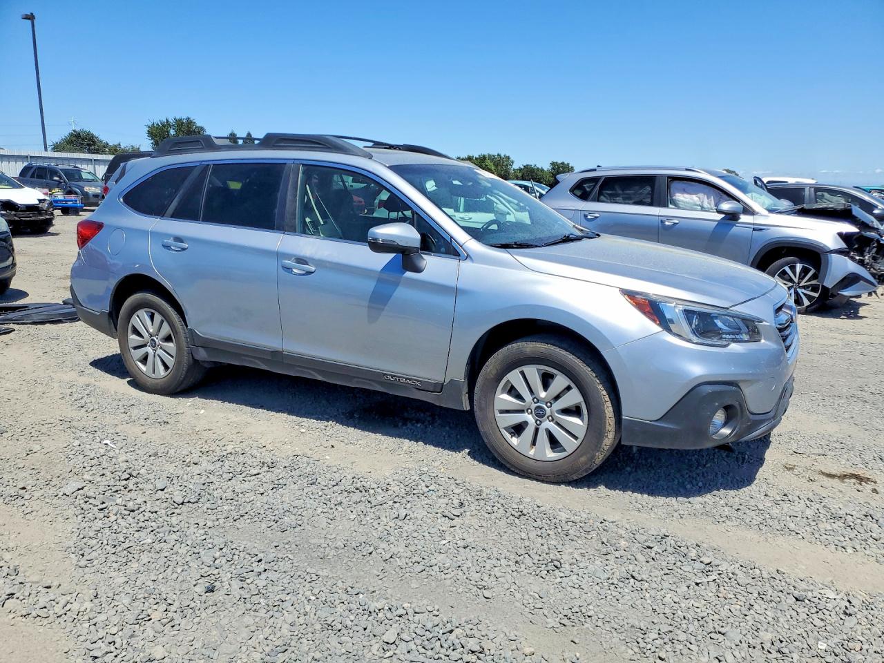 2019 Subaru Outback 2.5i Premium Silver vin: 4S4BSAHC6K3316247