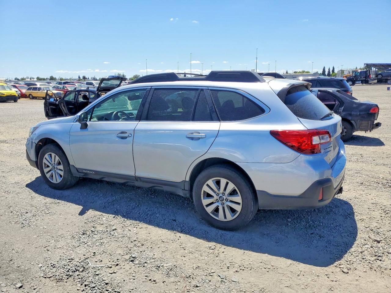 2019 Subaru Outback 2.5i Premium Silver vin: 4S4BSAHC6K3316247