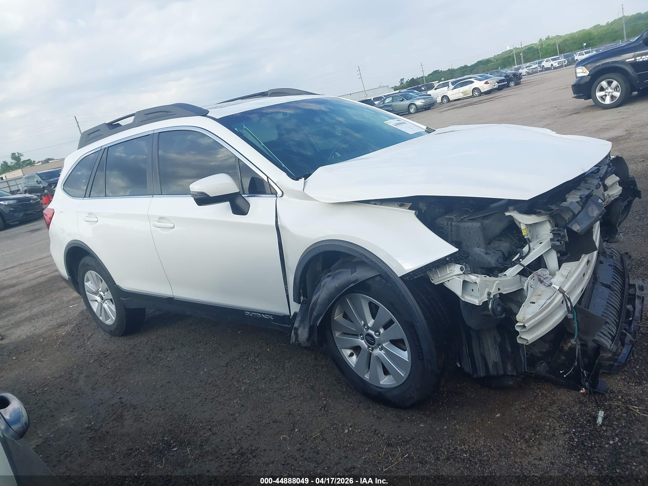 2017 Subaru Outback 2.5i Premium White vin: 4S4BSAHC7H3280190