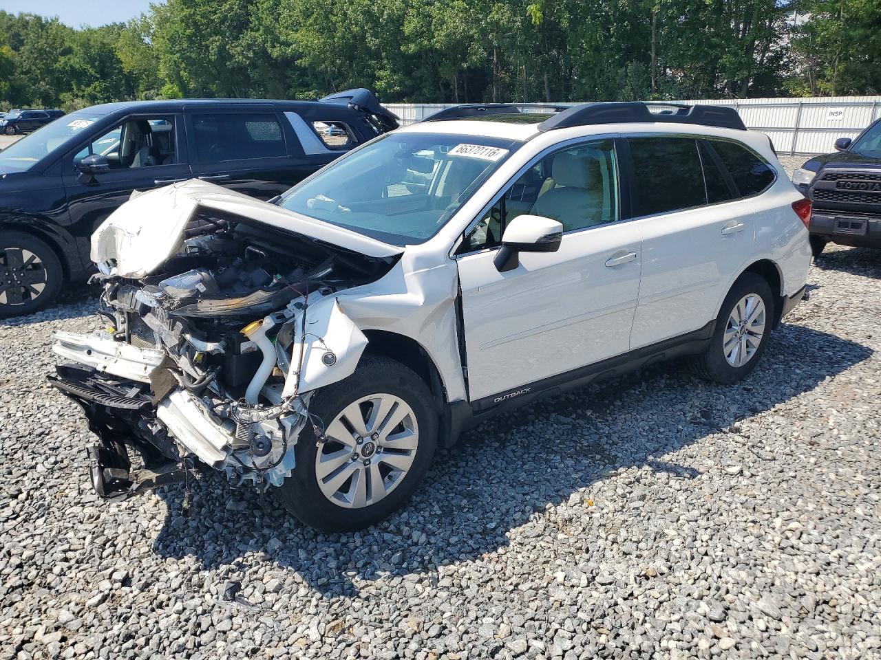 2017 Subaru Outback 2.5i Premium White vin: 4S4BSAHC7H3344809