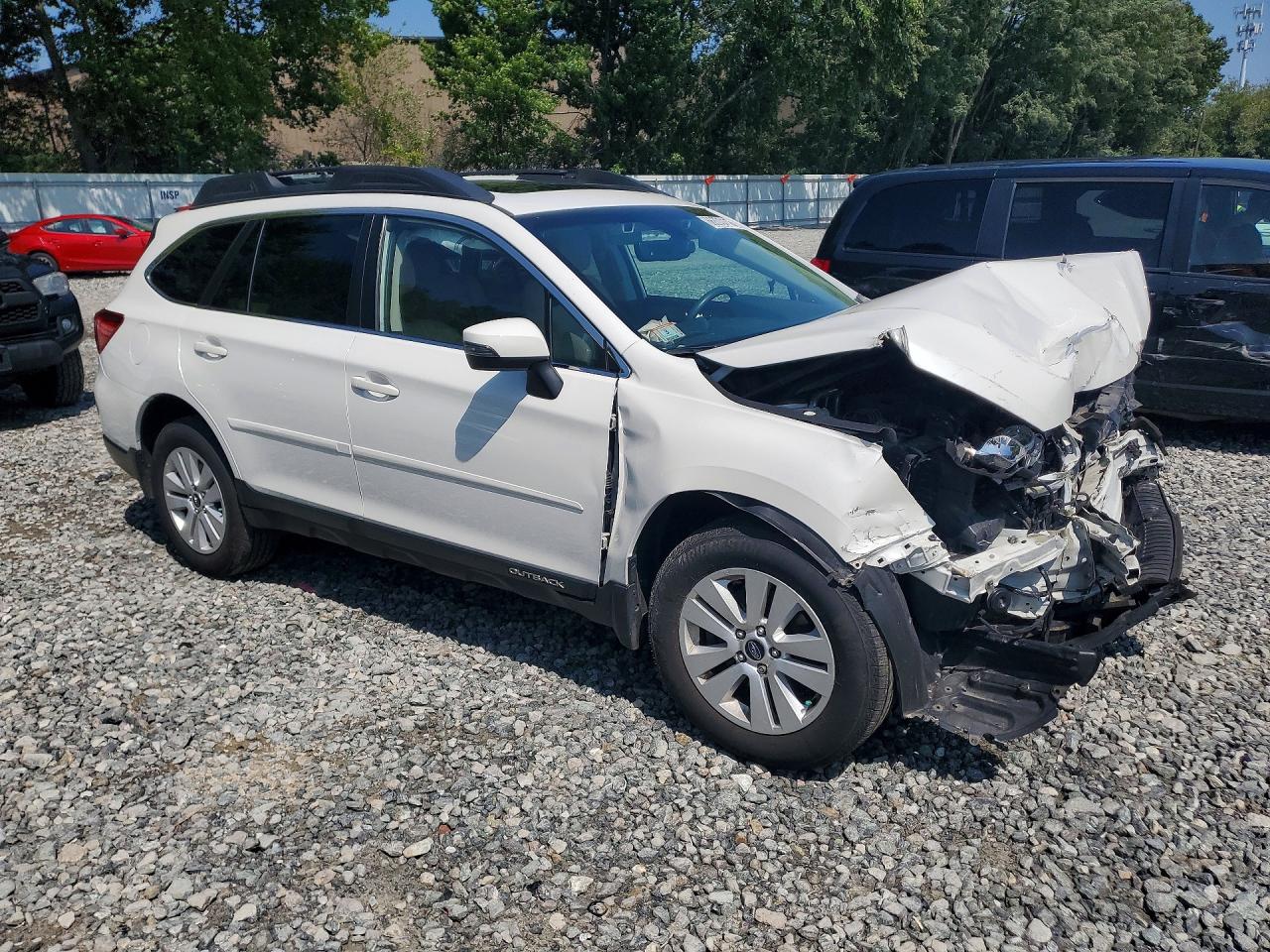 2017 Subaru Outback 2.5i Premium White vin: 4S4BSAHC7H3344809